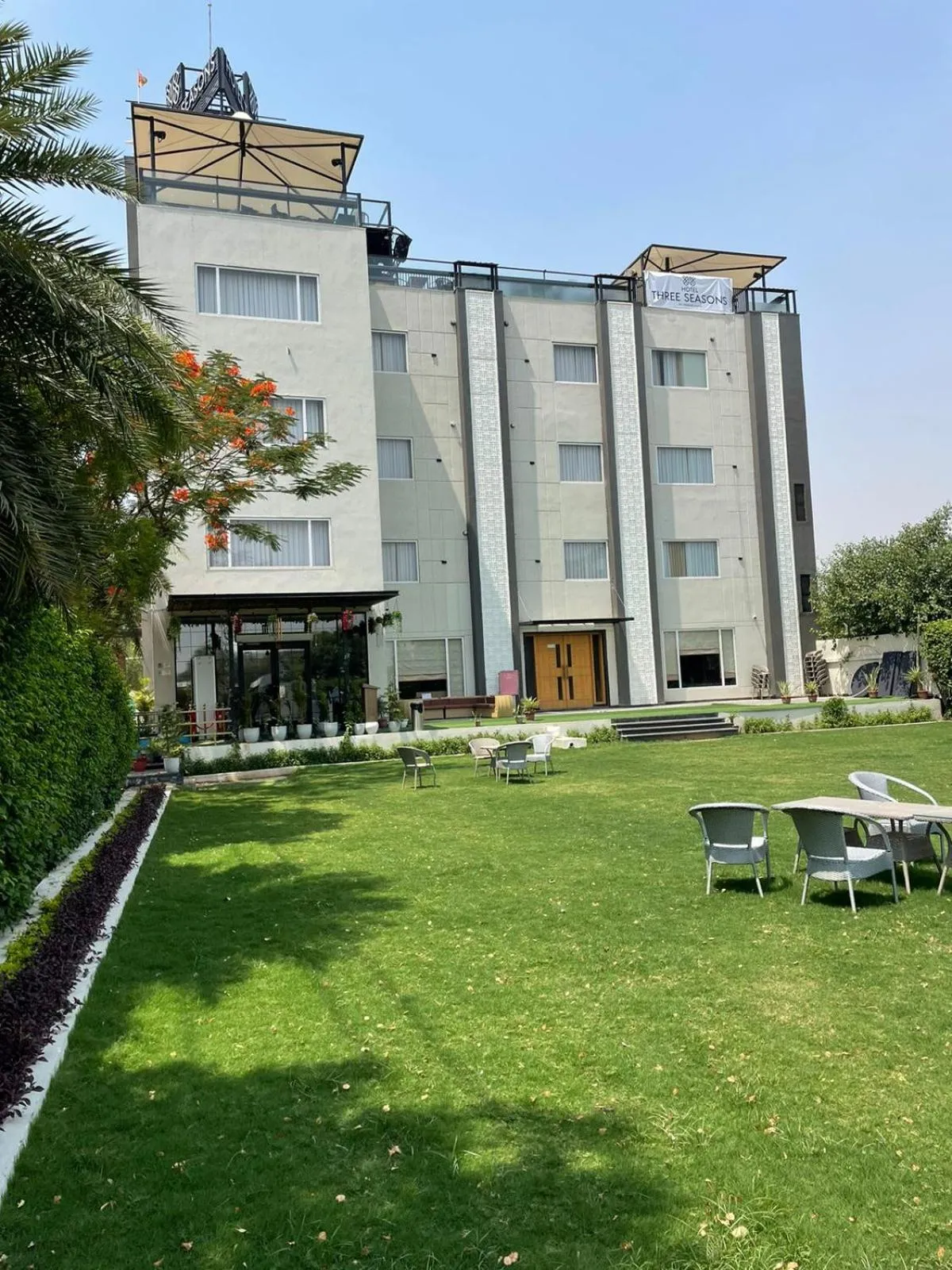 Property building in Hotel Three Seasons