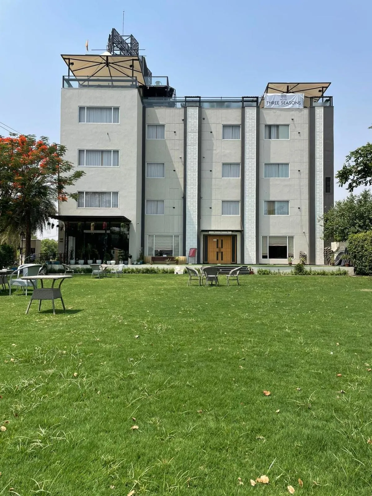 Property building in Hotel Three Seasons