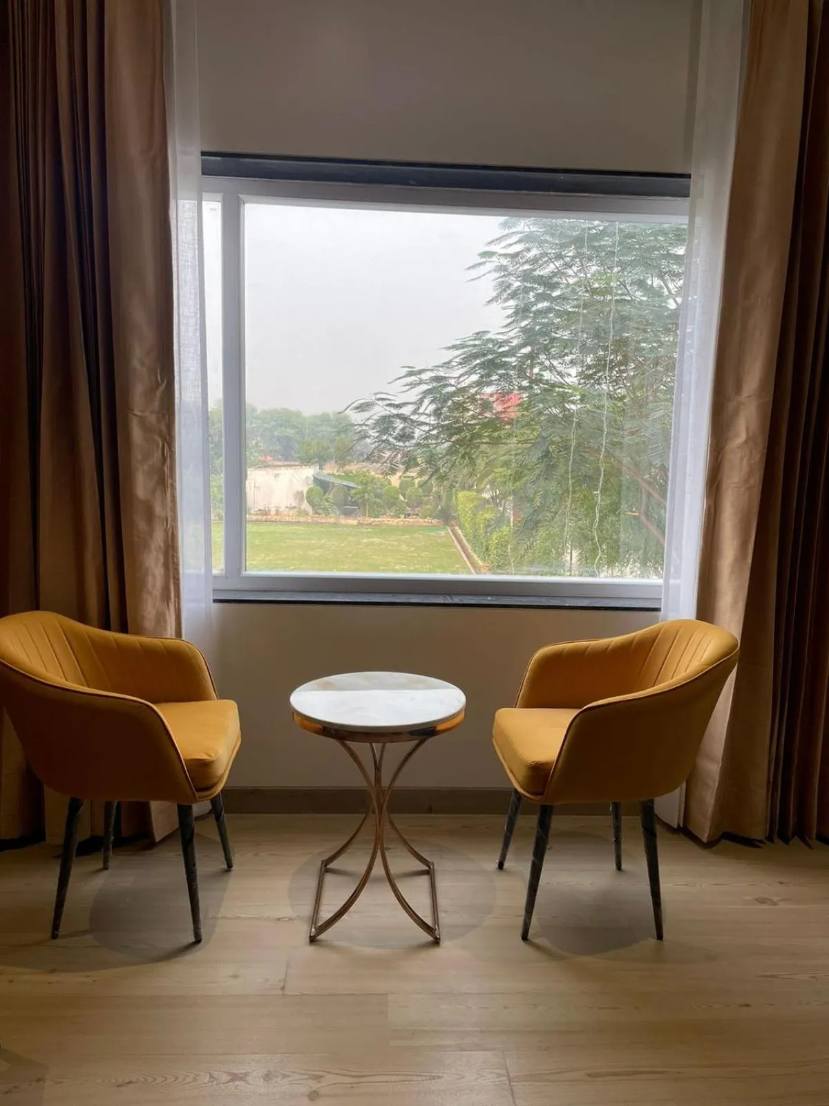 Seating area in Hotel Three Seasons