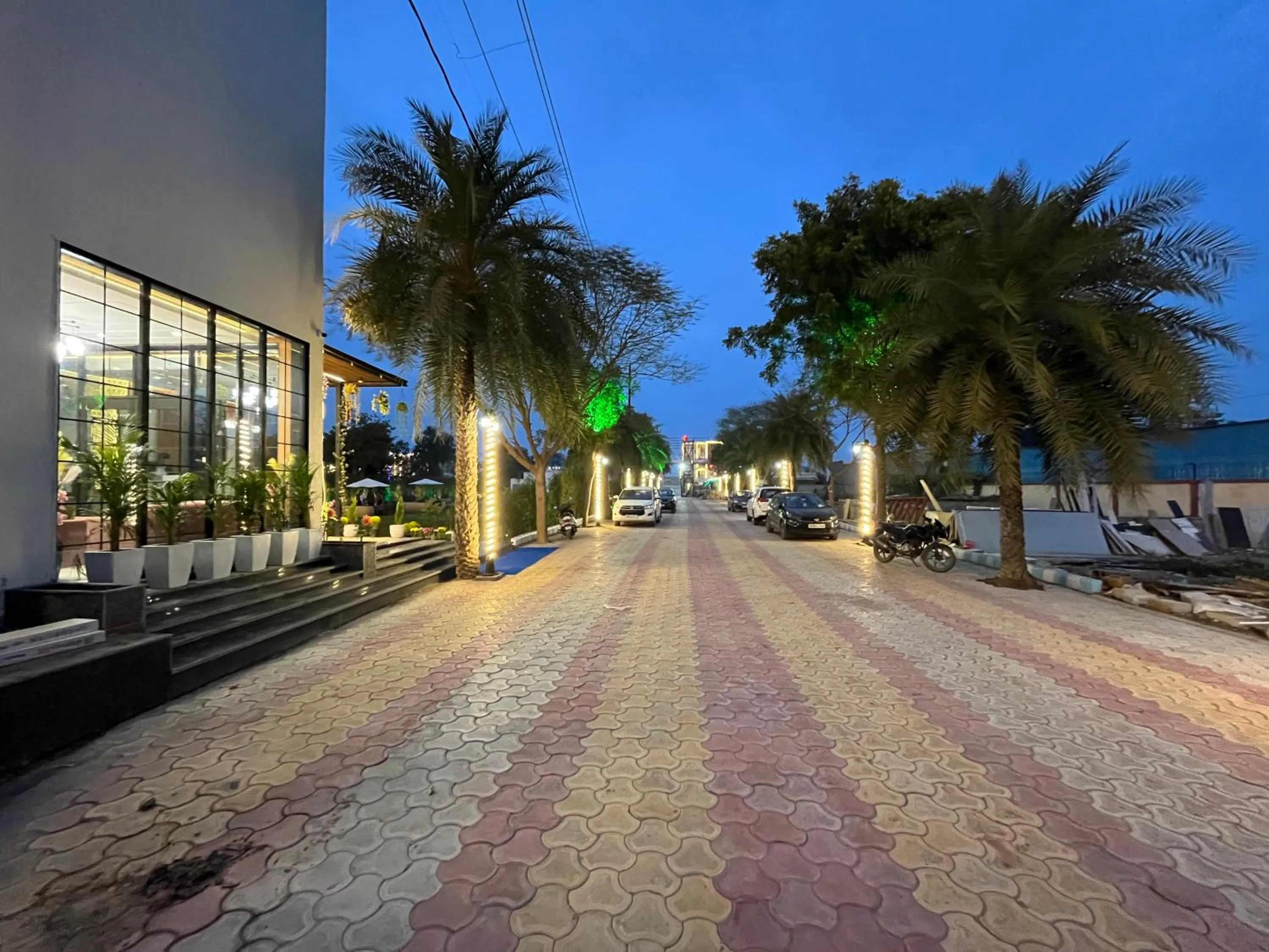 Street view in Hotel Three Seasons