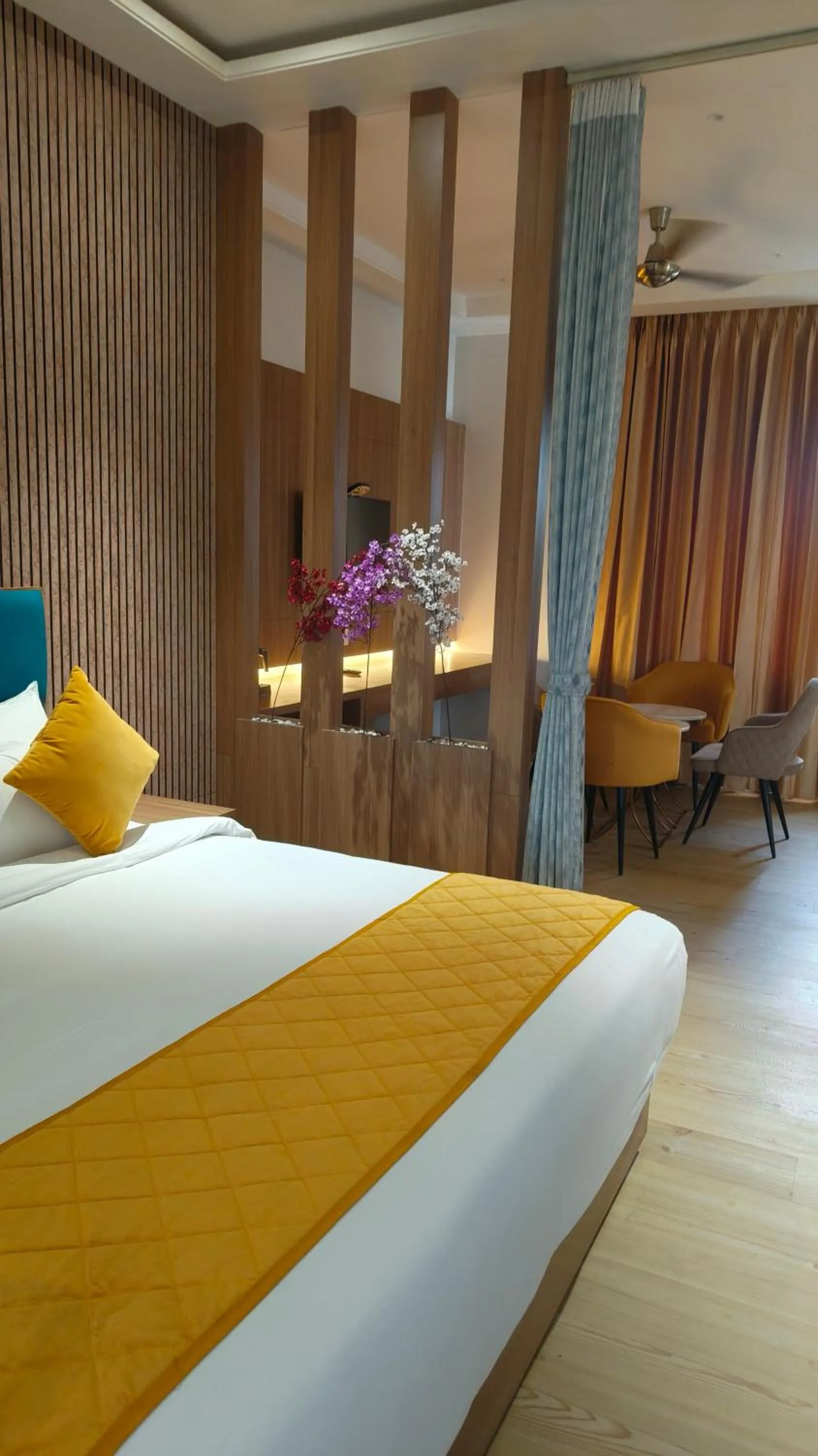 Bed in Hotel Three Seasons