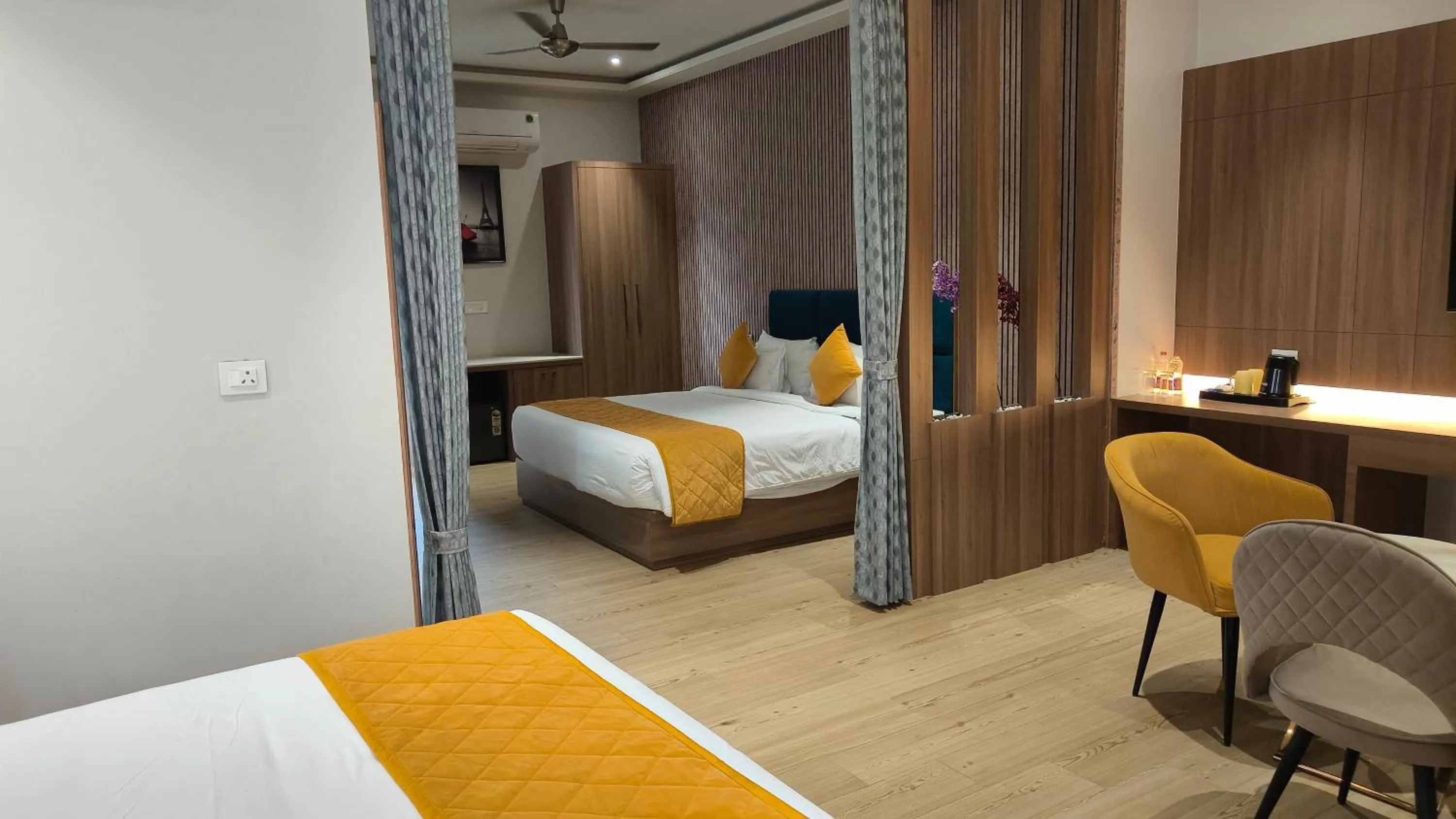 Bed in Hotel Three Seasons