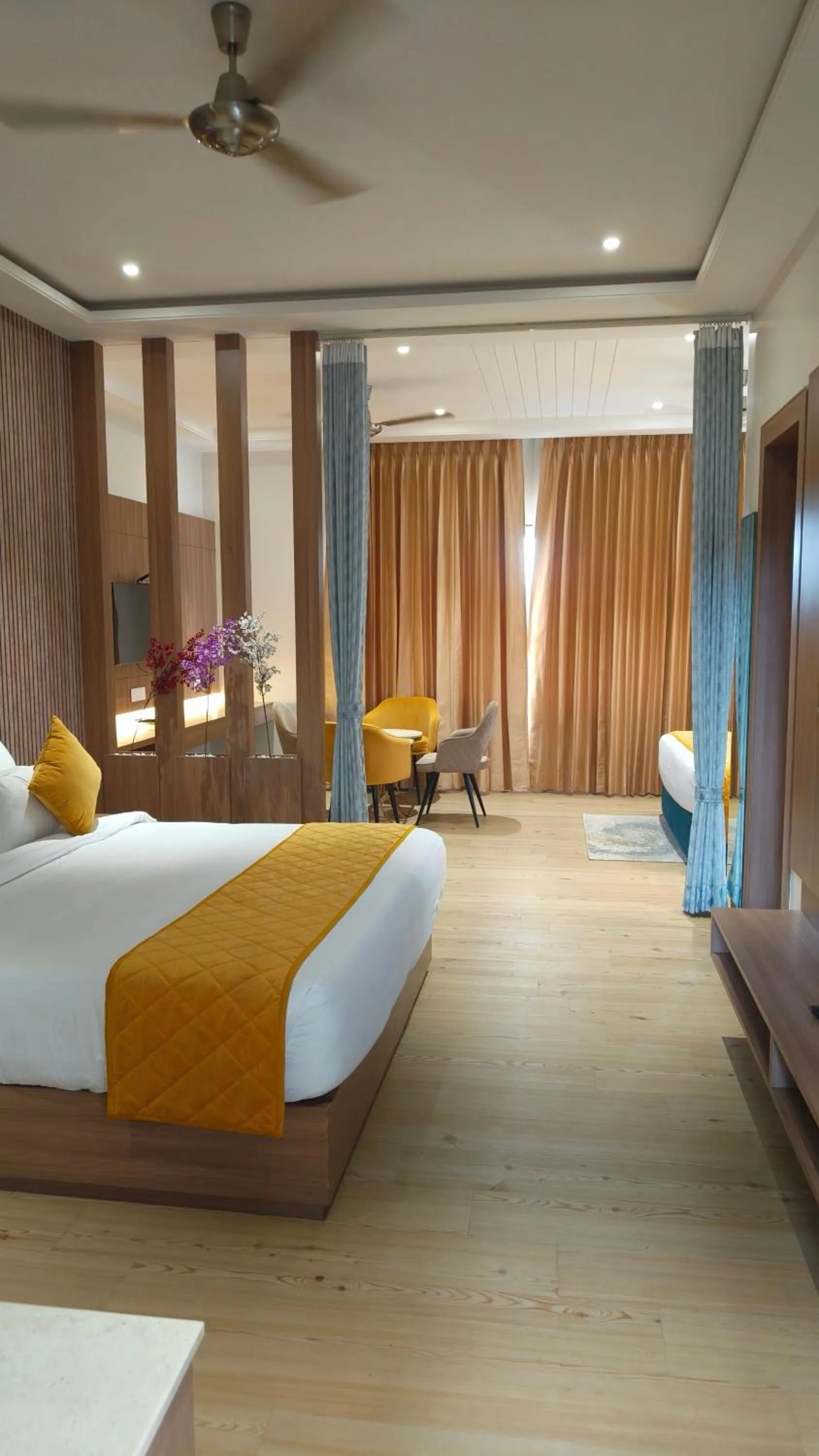 TV and multimedia, Bed in Hotel Three Seasons