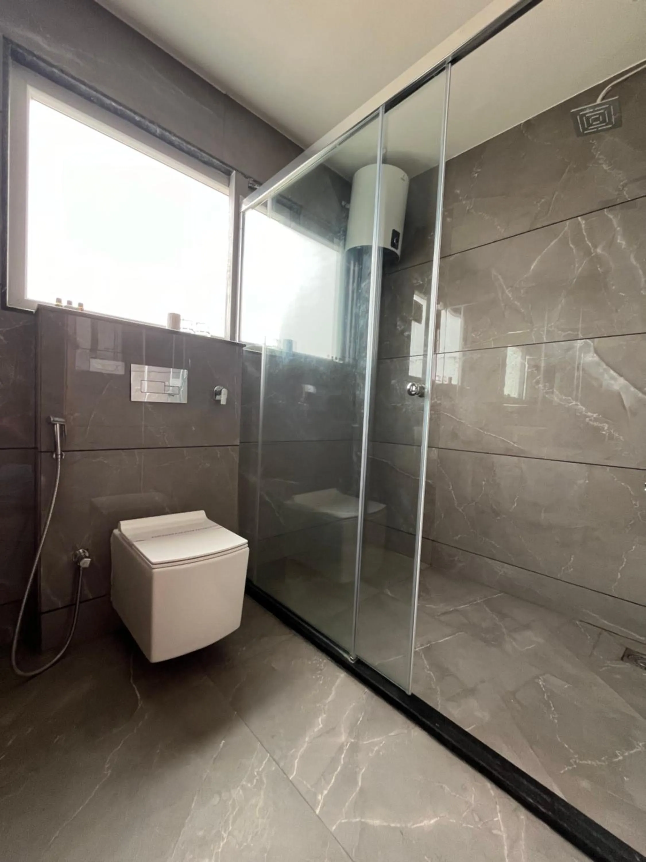 Shower in Hotel Three Seasons