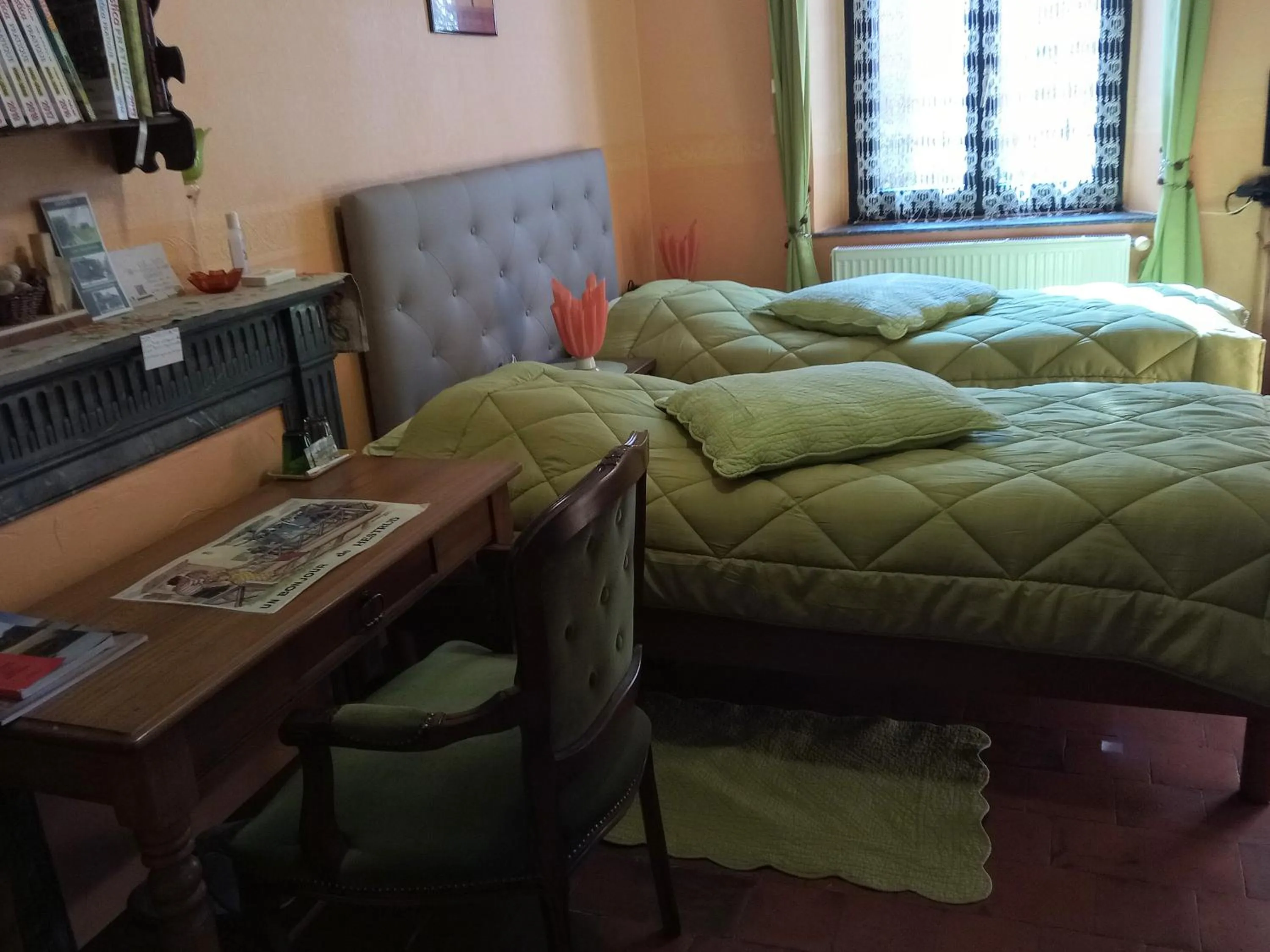 Bed in "A la douane"