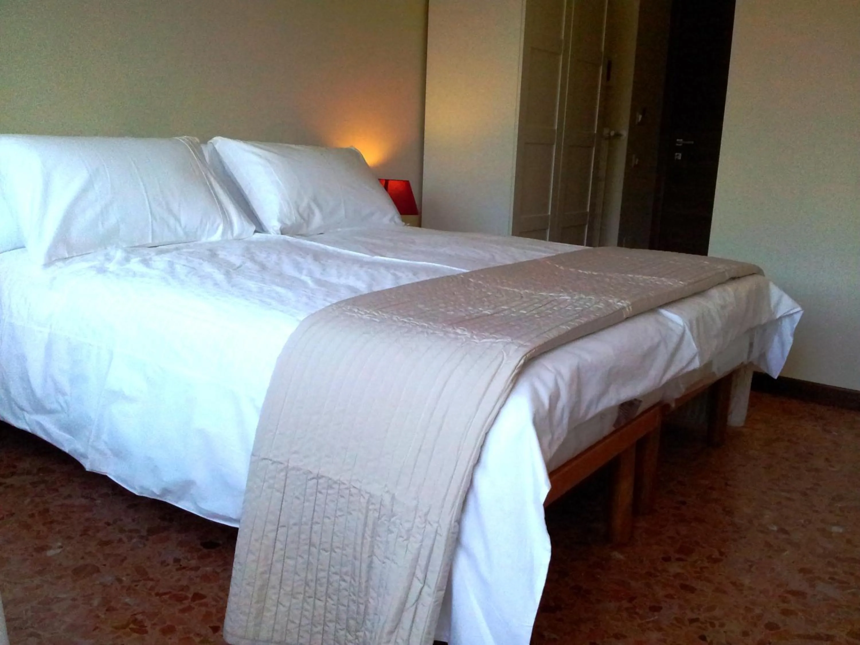 Photo of the whole room, Bed in Trastevere Chic