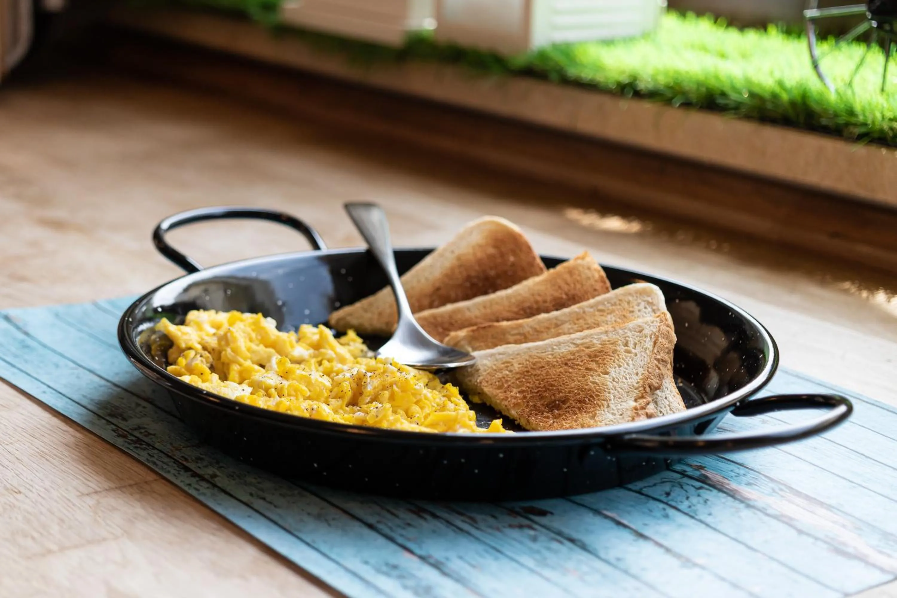 Breakfast in Bed and Breakfast Bric & Brac