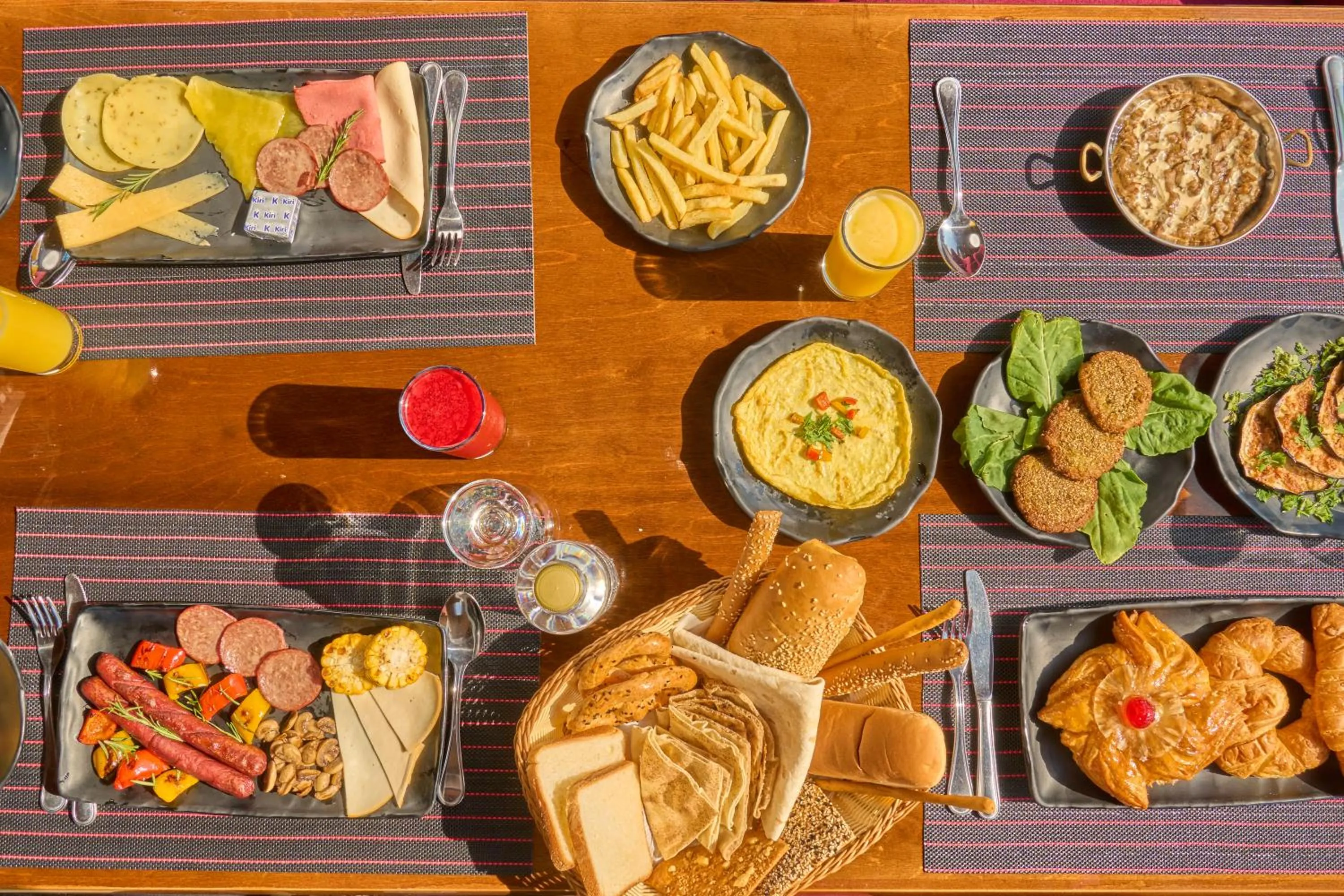 Restaurant/places to eat in King Pyramids View Hotel