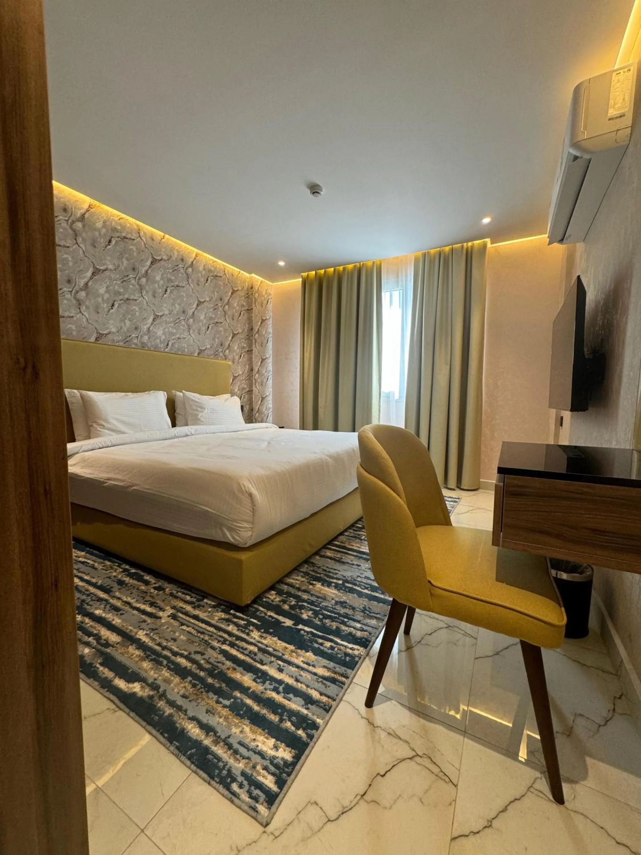 Bed in Royal Plaza Hotel