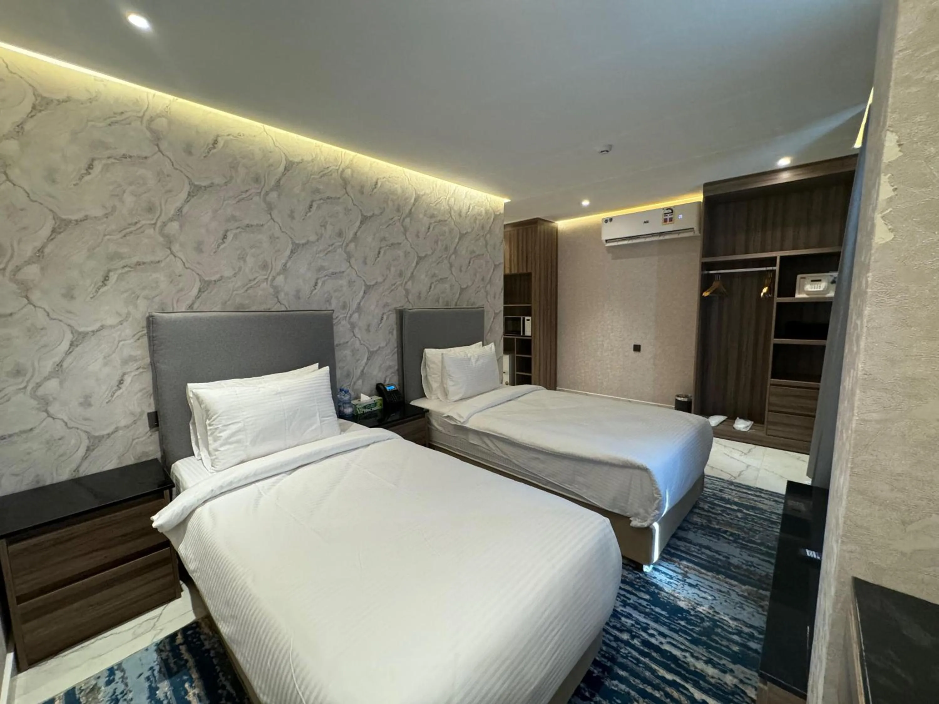 Bed in Royal Plaza Hotel