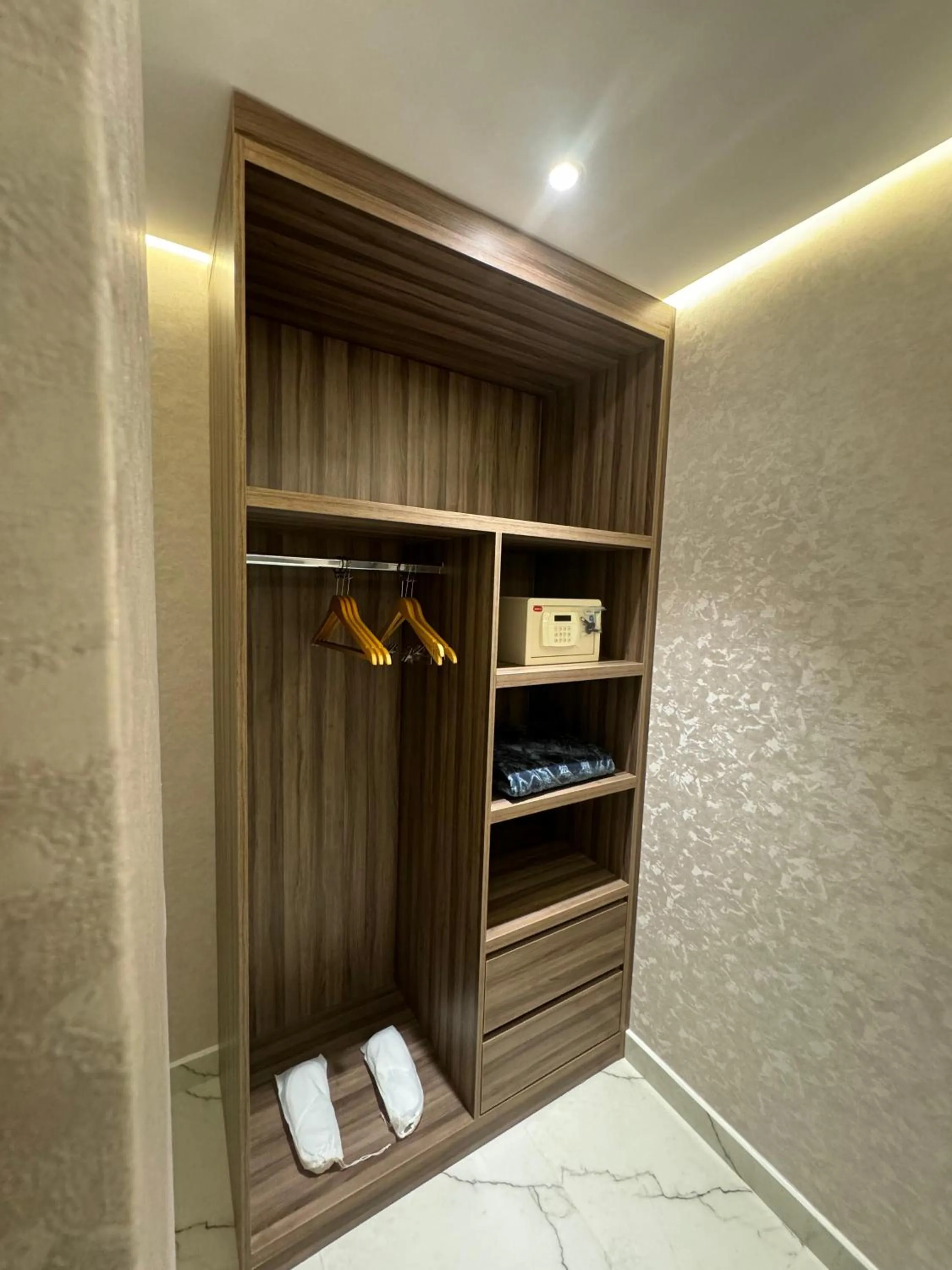 safe in Royal Plaza Hotel