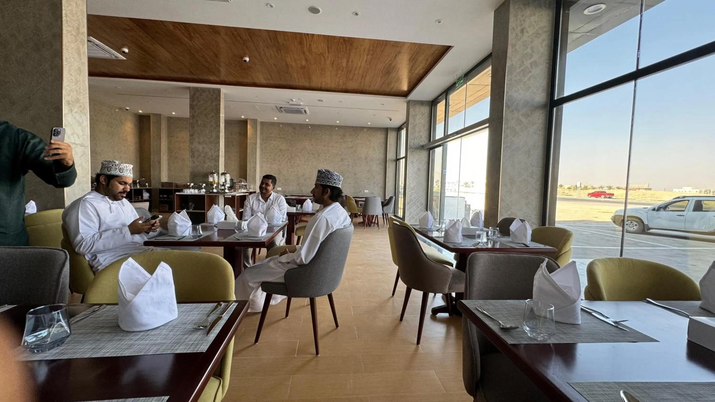 Restaurant/places to eat in Royal Plaza Hotel