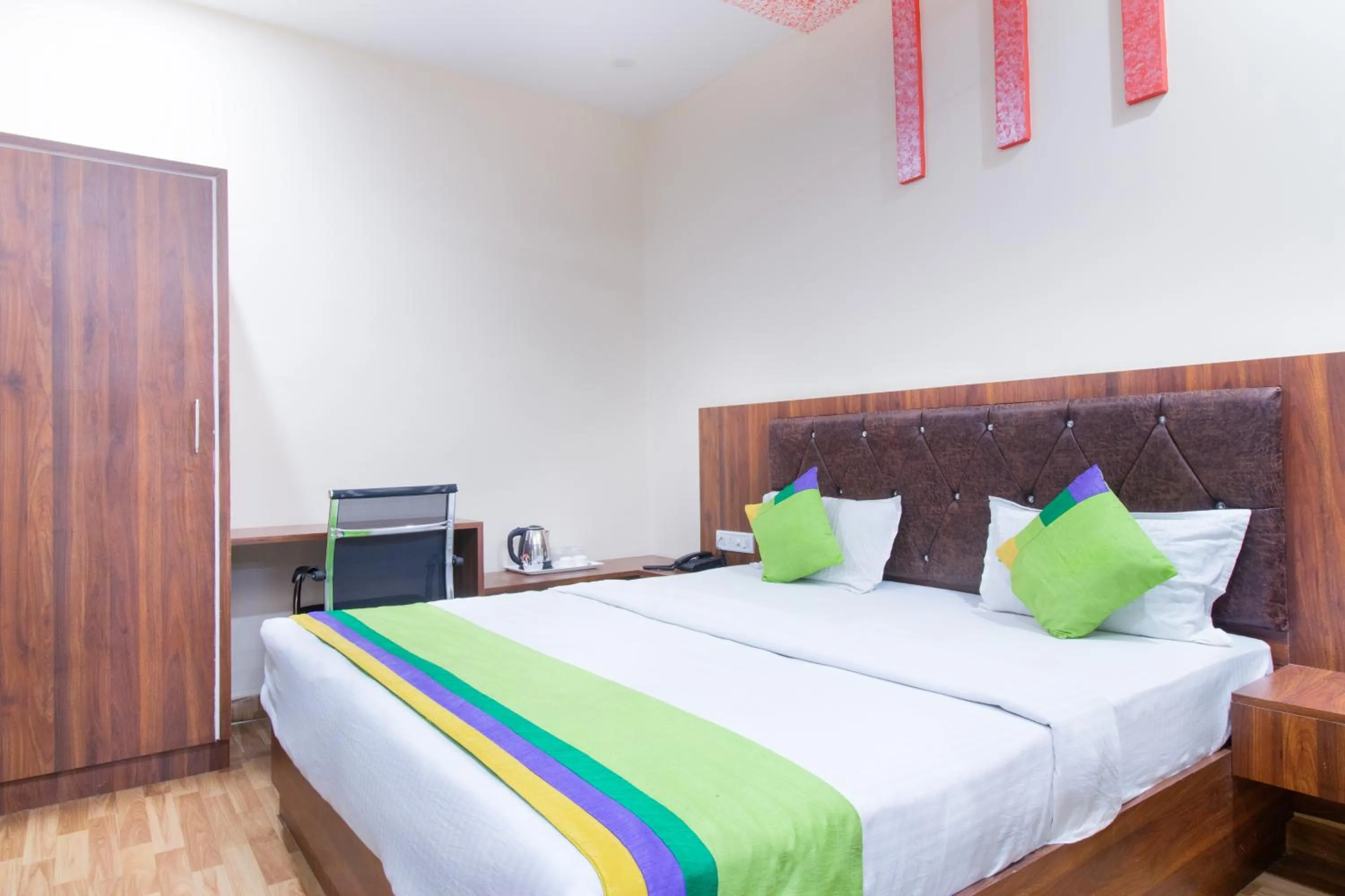 Bedroom, Bed in Treebo Royal Imperial, Bikaner Railway Station