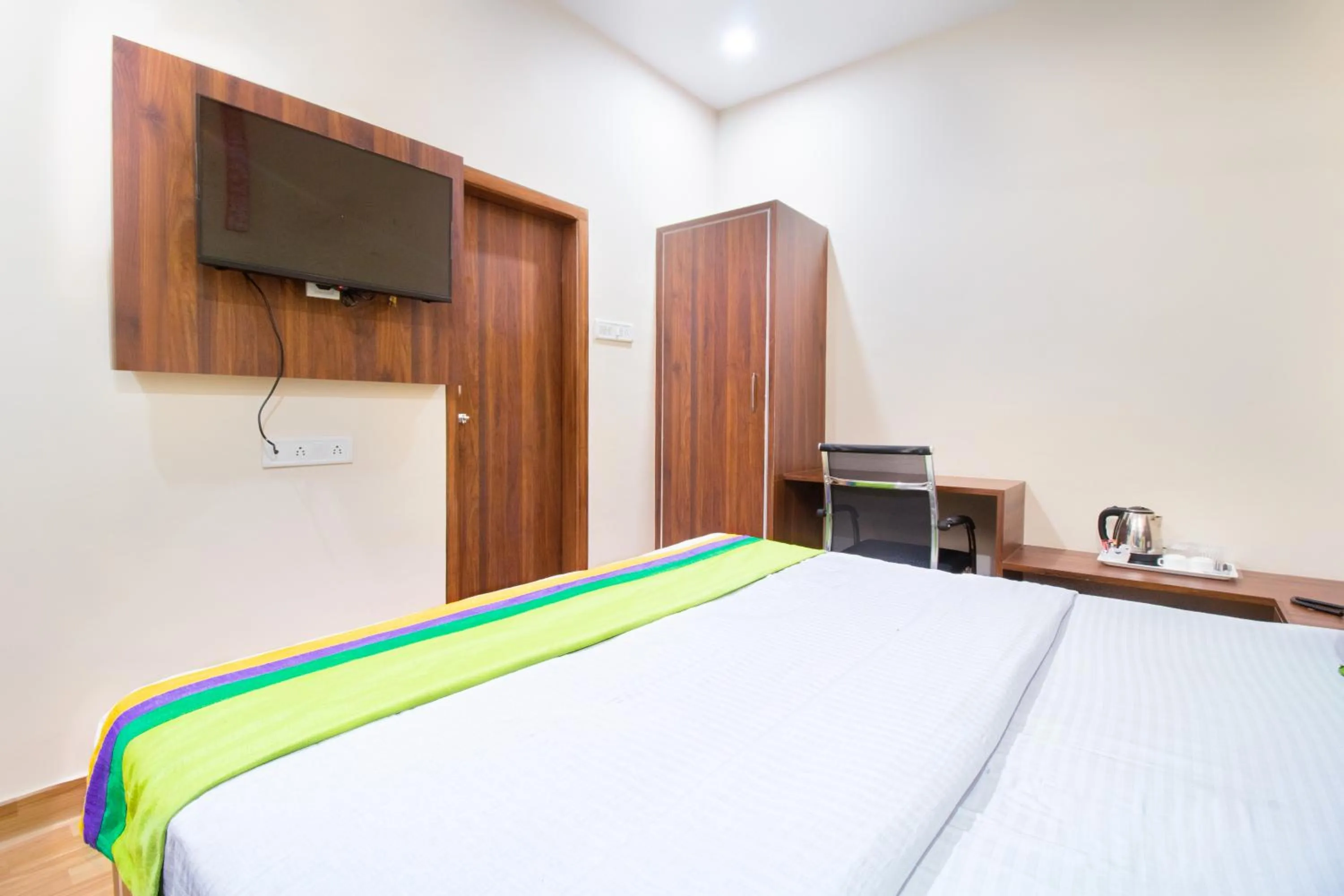 Bedroom, Bed in Treebo Royal Imperial, Bikaner Railway Station