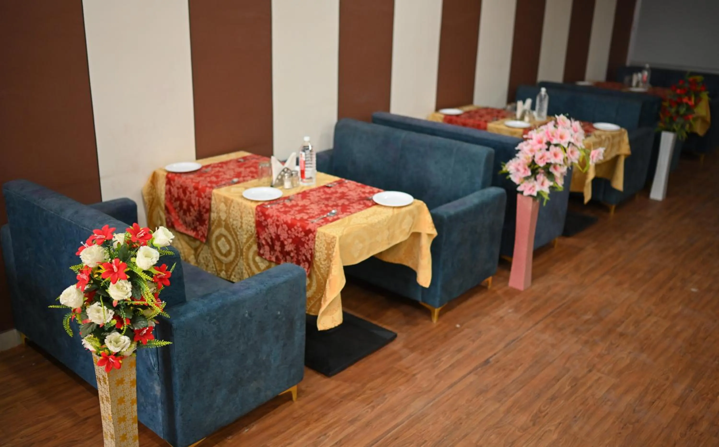 Restaurant/places to eat in Treebo Royal Imperial, Bikaner Railway Station