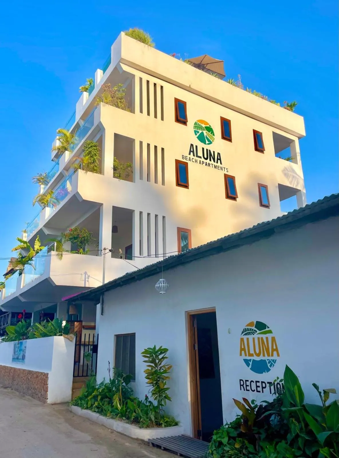 Property building in Aluna Beach Apartments