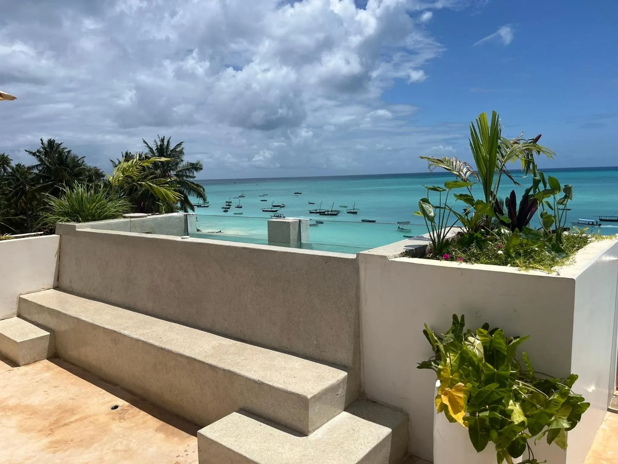 Swimming pool in Aluna Beach Apartments