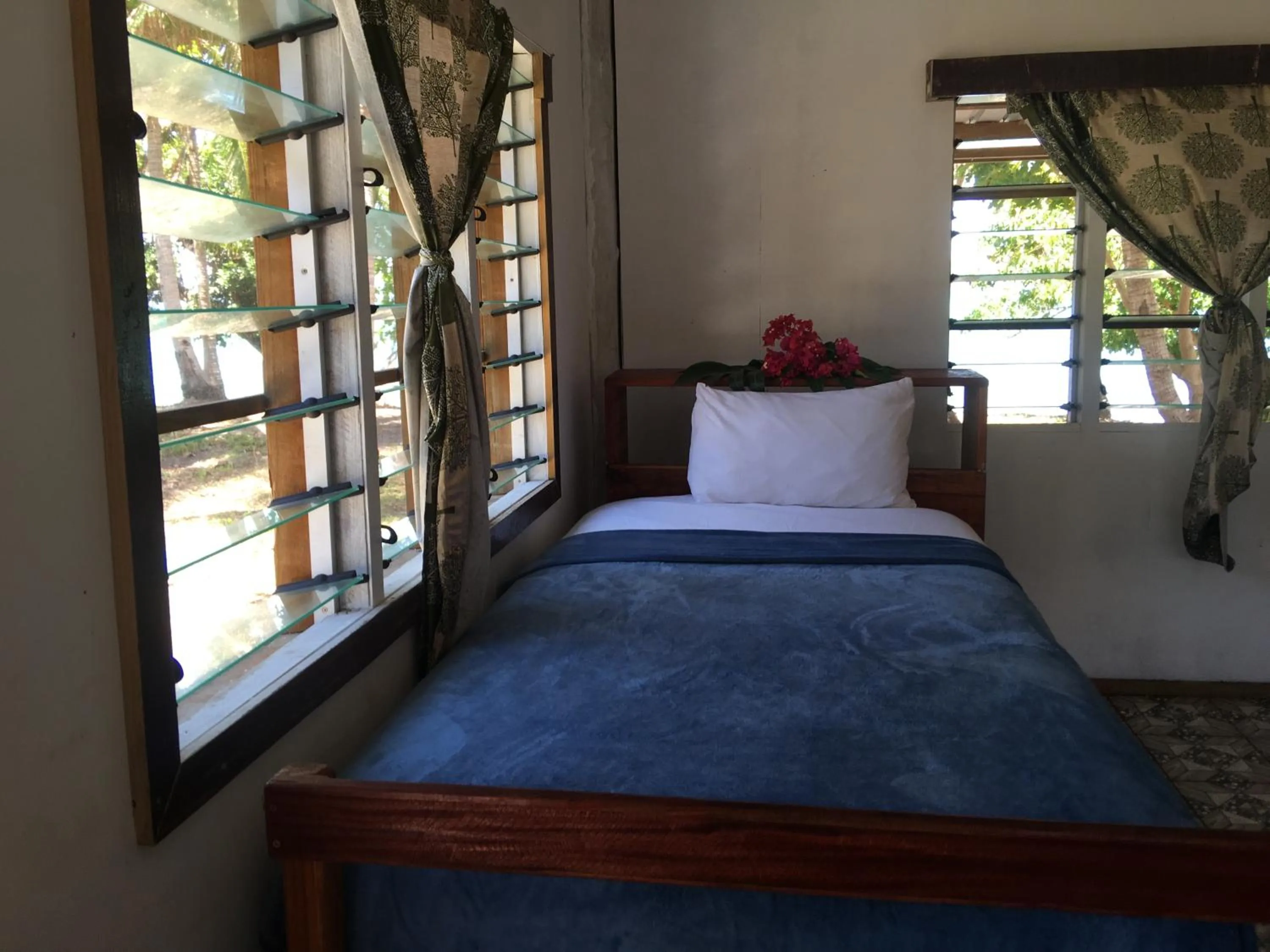 Bed in Yawekata Eco Still Bluewater Lodge