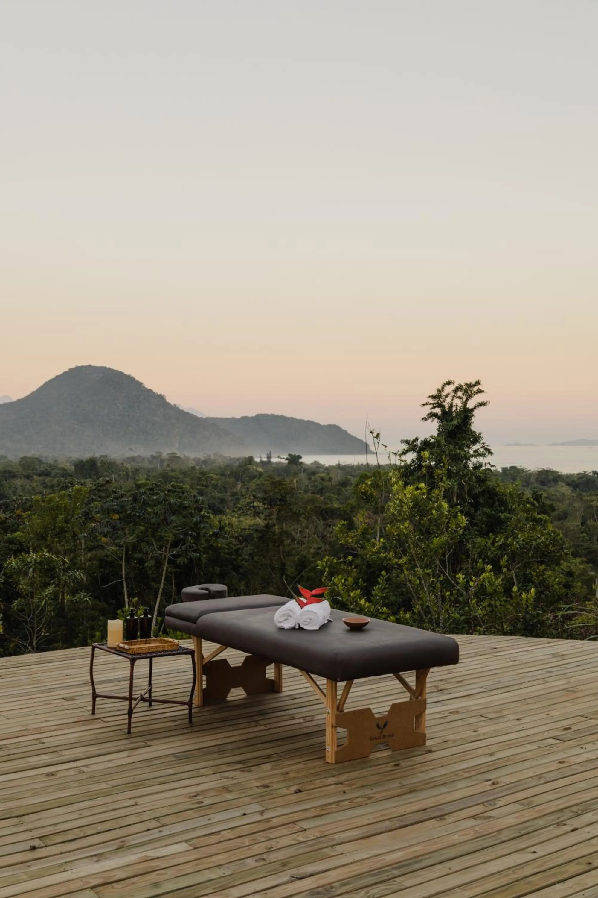 Massage in Mōmento Itamambuca