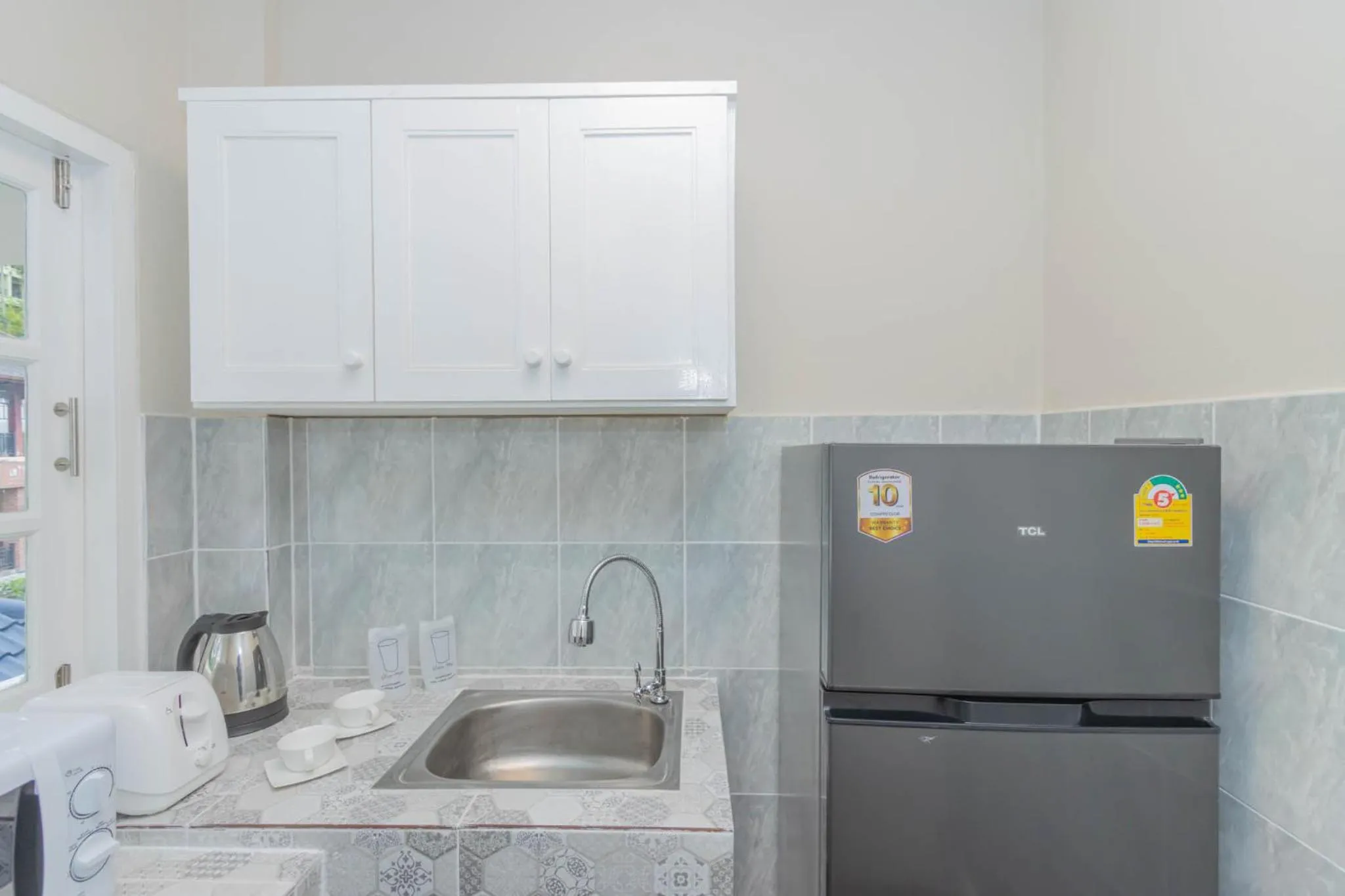 Kitchen or kitchenette in RoomQuest The Peak Patong Hill