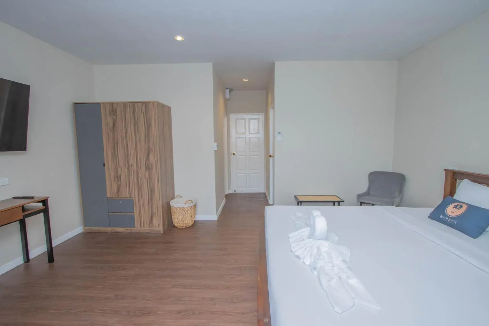 Bed in RoomQuest The Peak Patong Hill Bed in RoomQuest The Peak Patong Hill