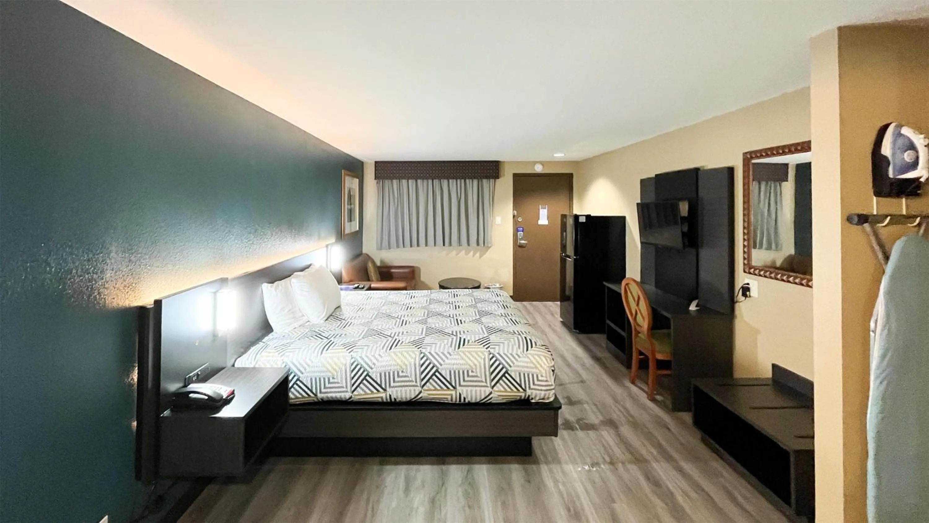 Photo of the whole room, Bed in Motel 6-Snyder, TX