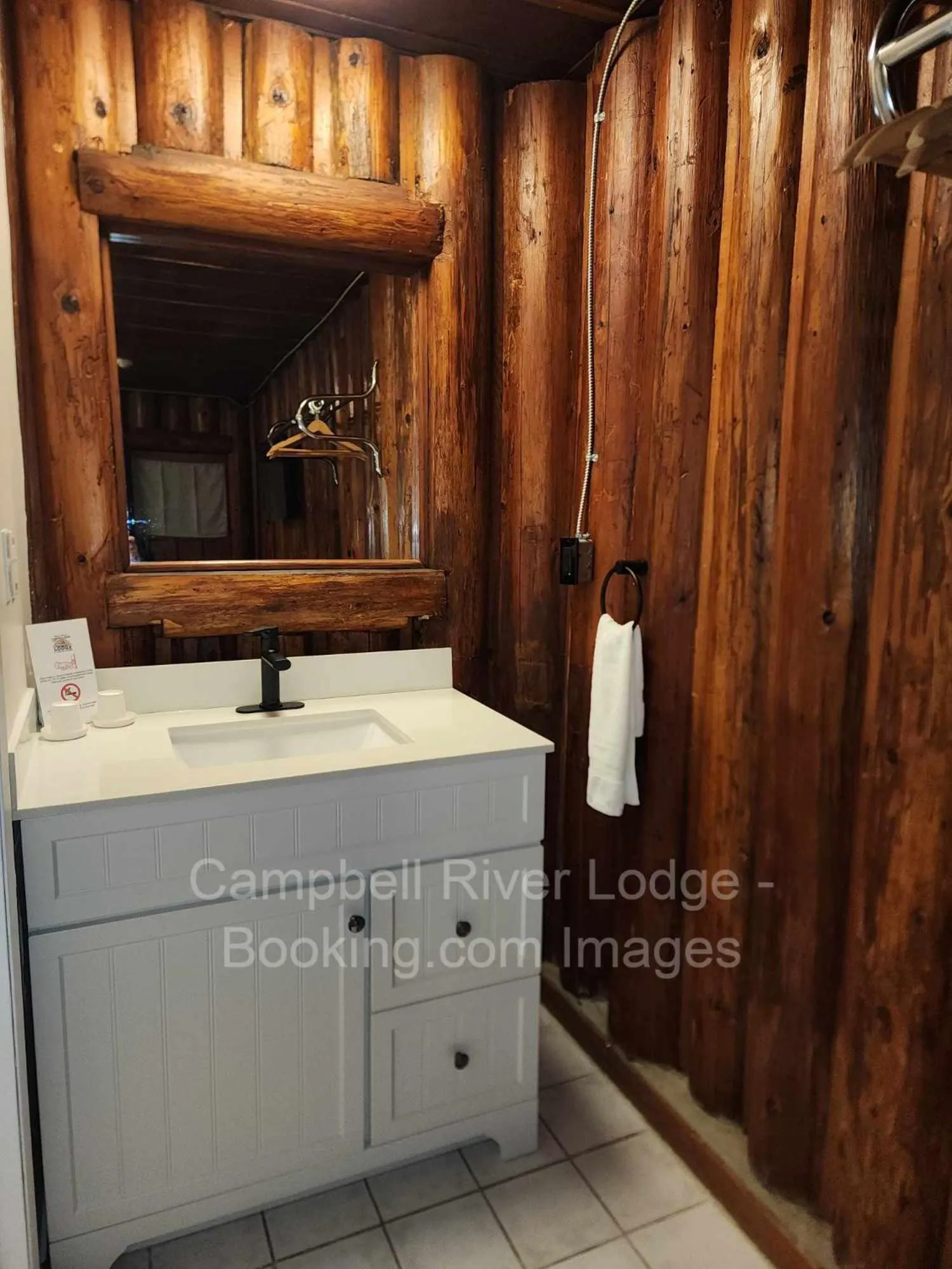 Bathroom in Campbell River Lodge