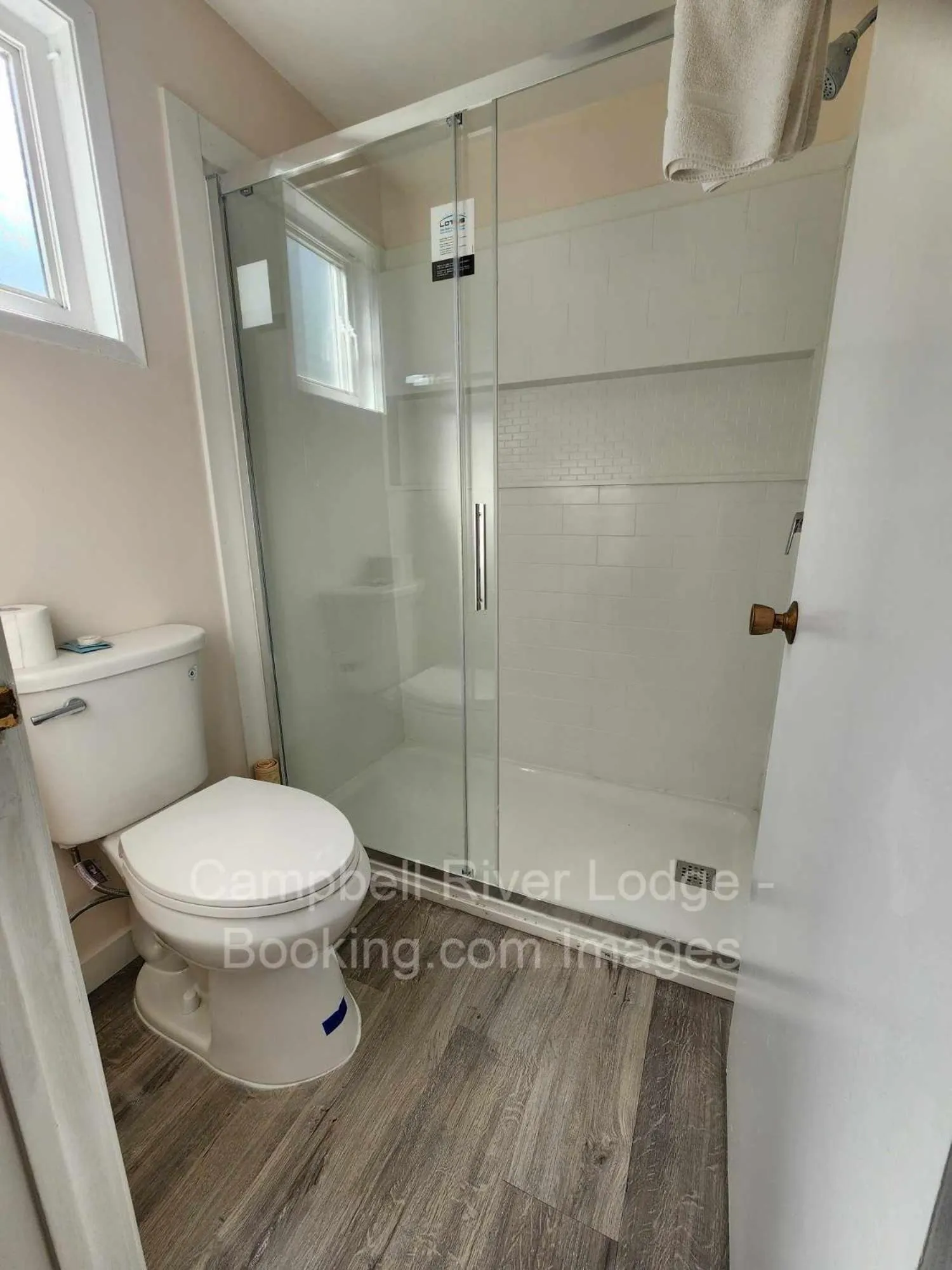 Shower in Campbell River Lodge