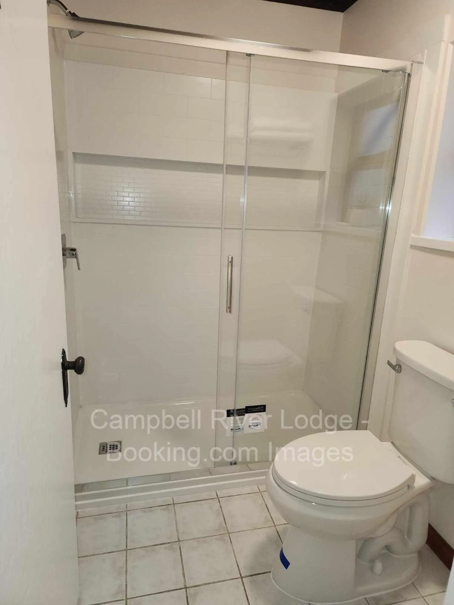 Shower in Campbell River Lodge