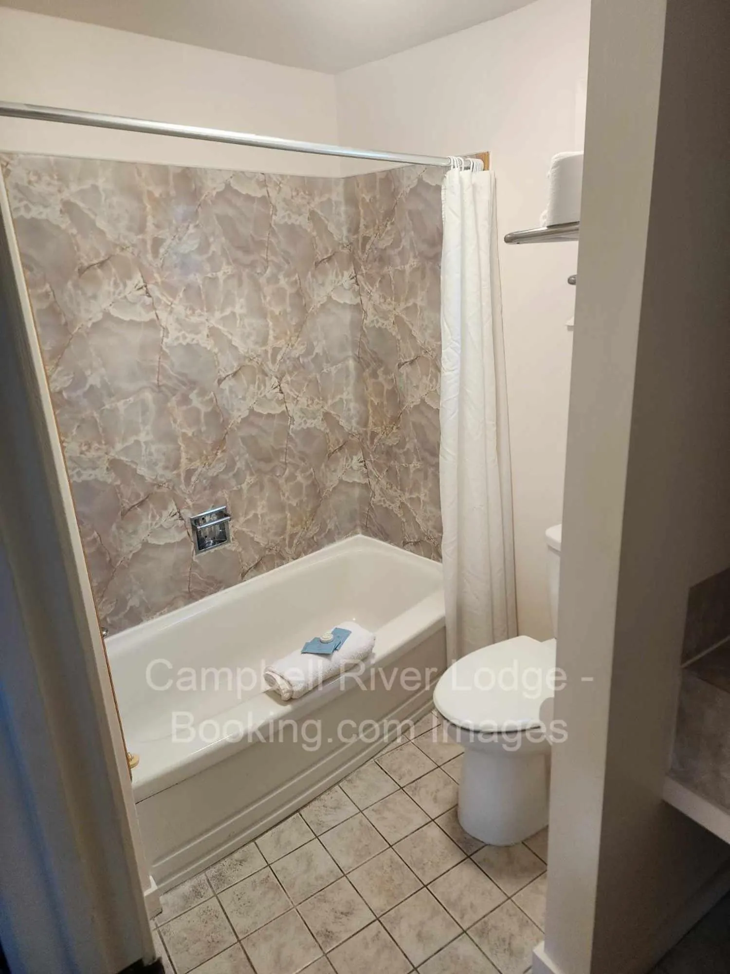 Shower in Campbell River Lodge