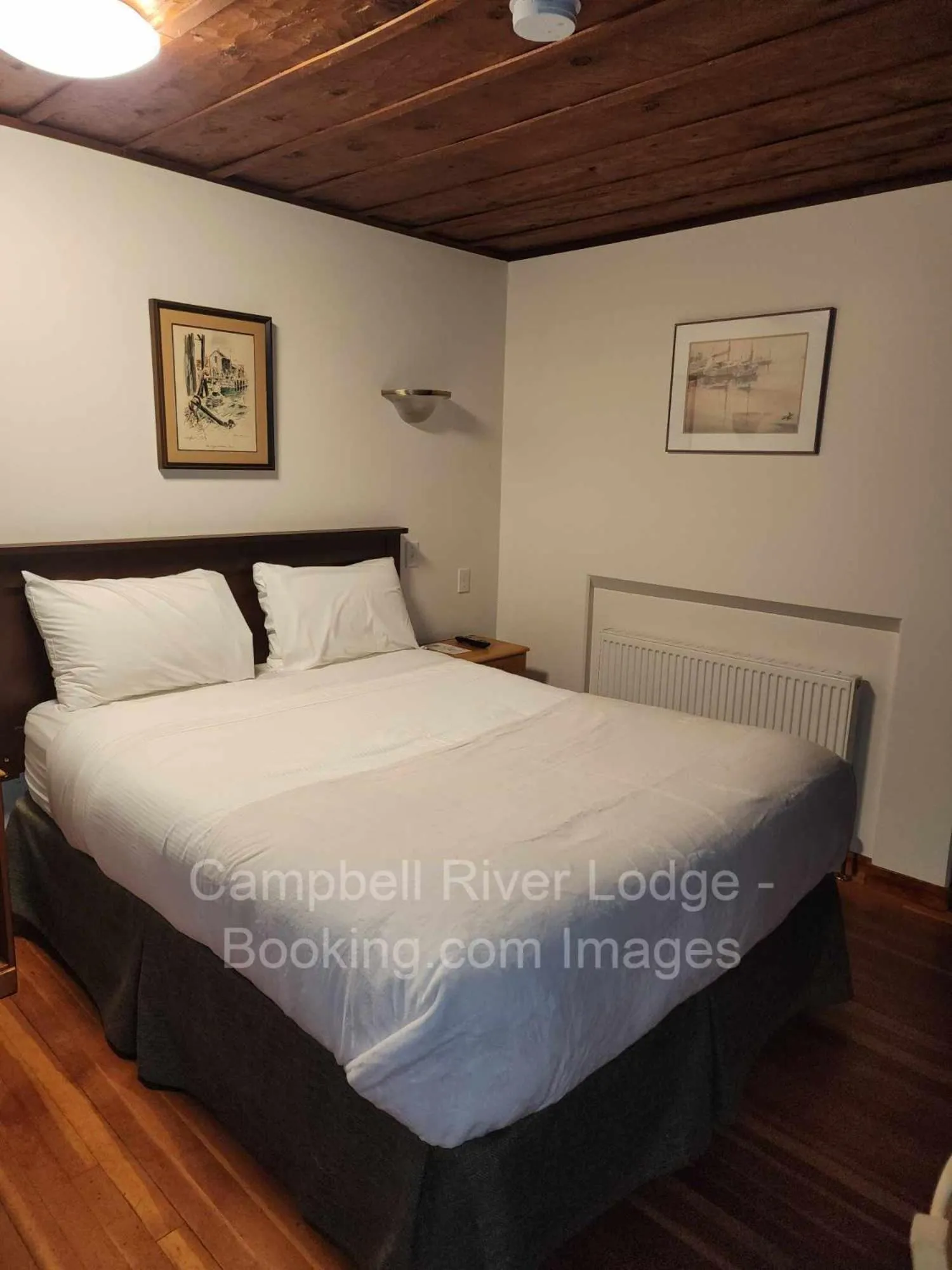 Bed in Campbell River Lodge