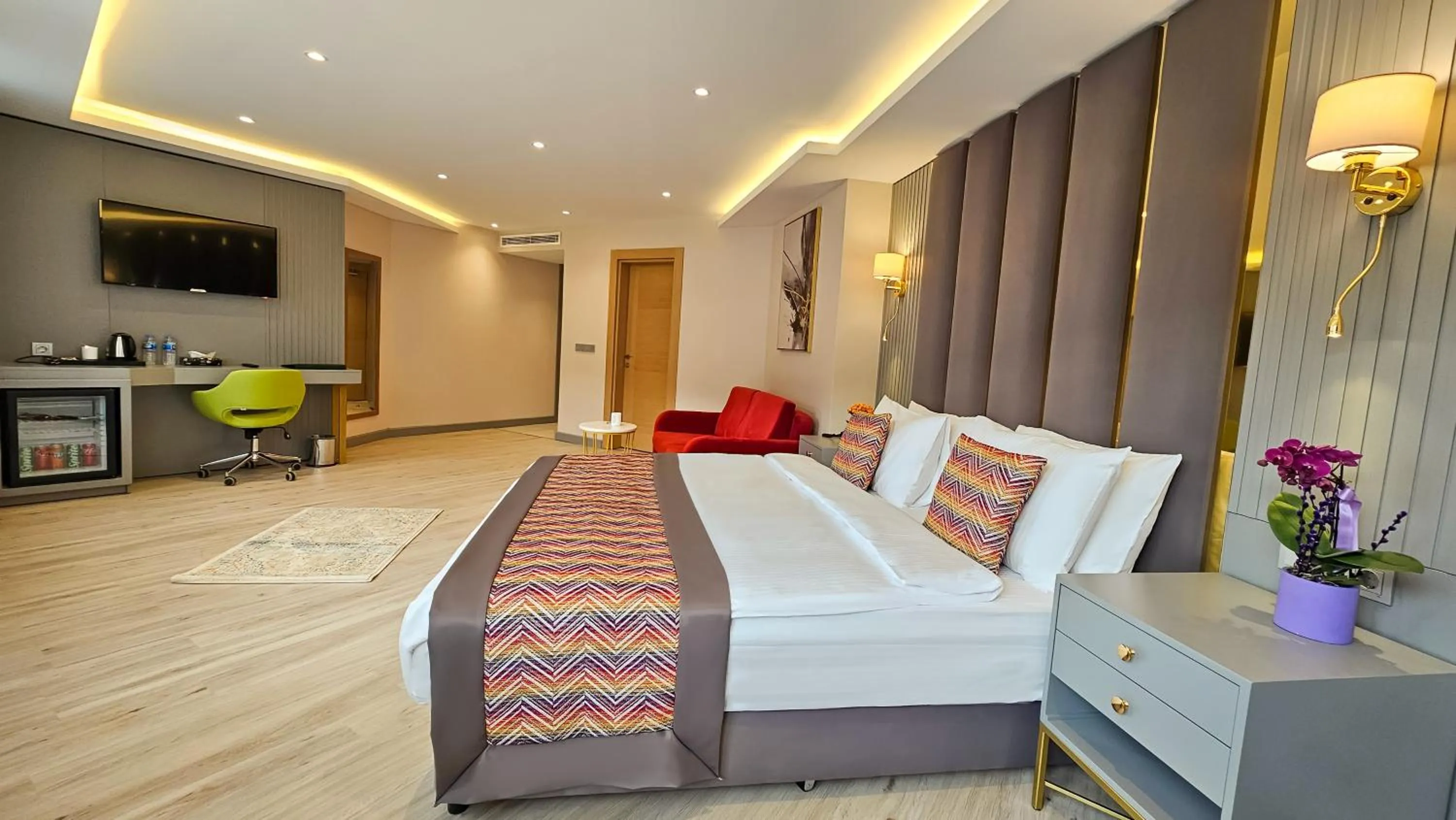 Photo of the whole room, Bed in The Külsümz Hotel