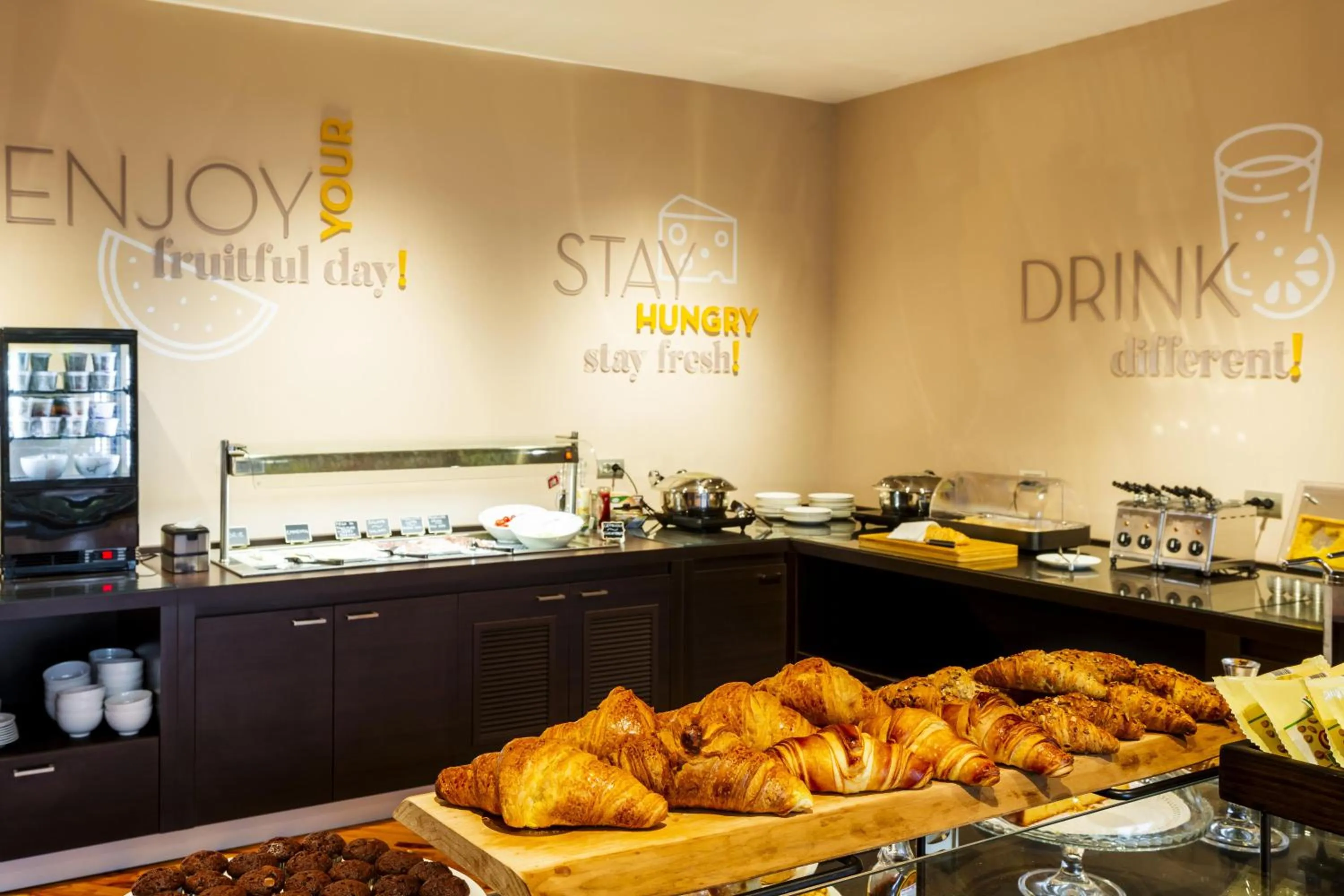 Restaurant/places to eat in B&B HOTEL Bari Rondò