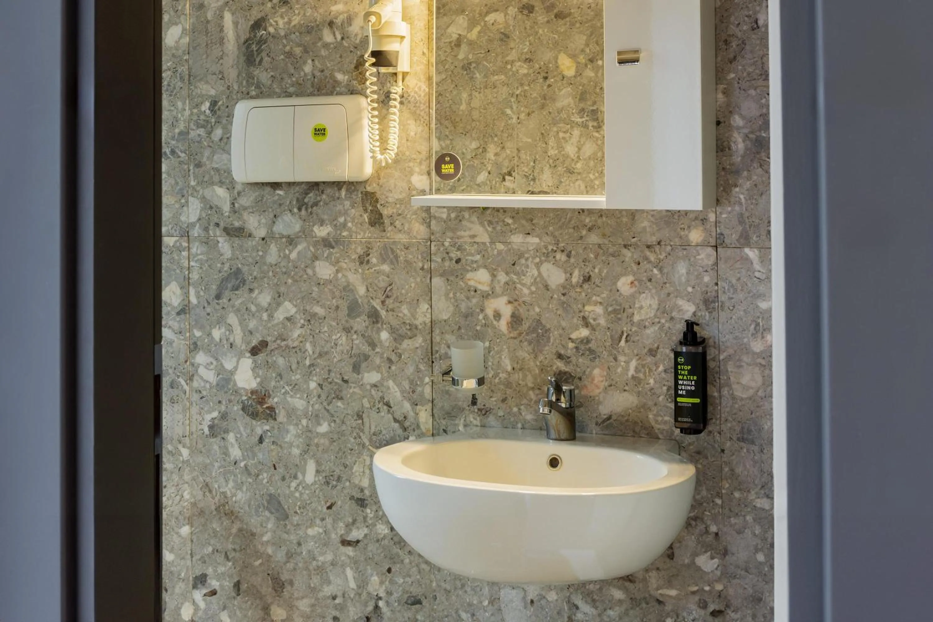 Bathroom in B&B HOTEL Bari Rondò