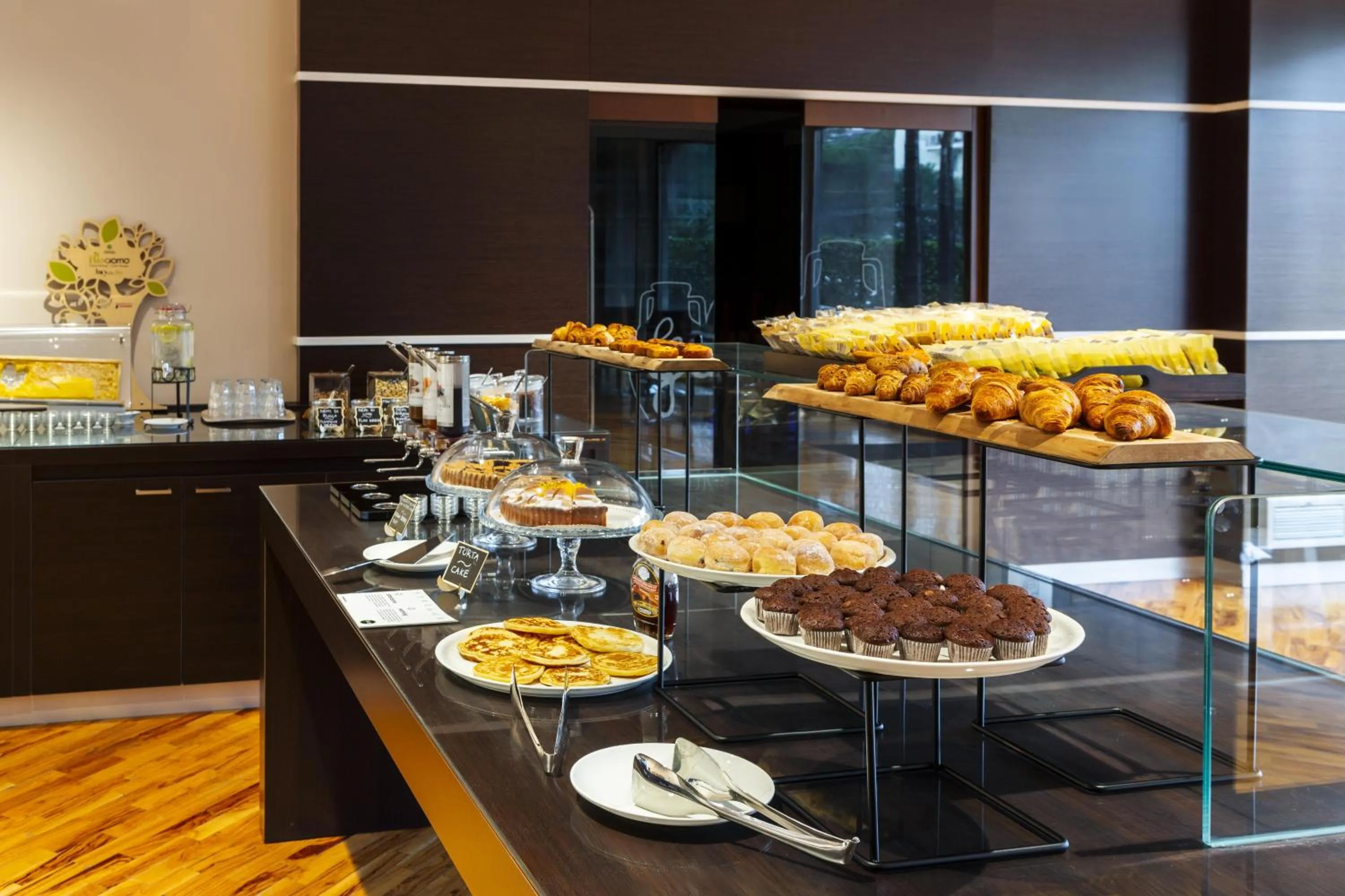 Restaurant/places to eat in B&B HOTEL Bari Rondò