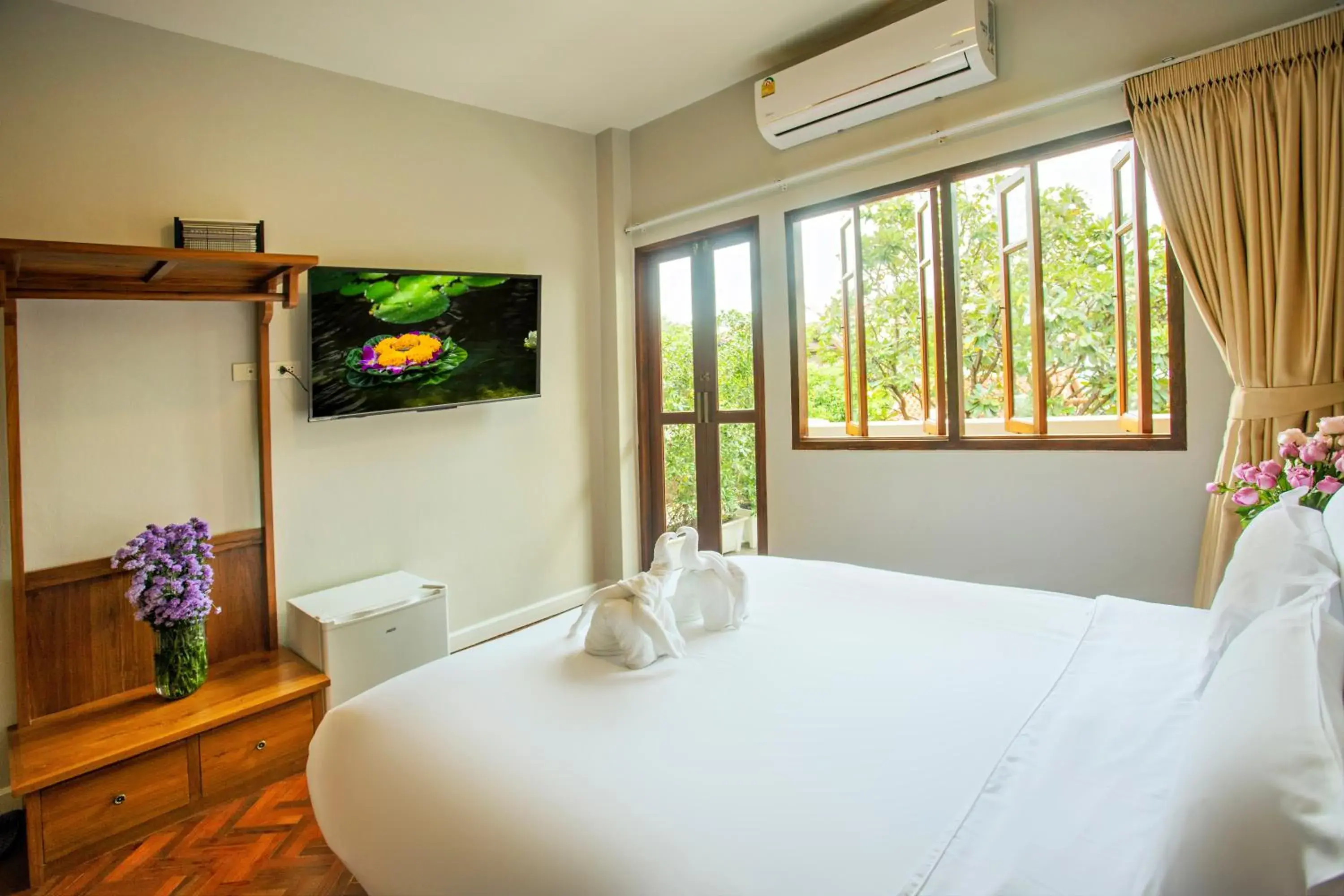 Double Room with Balcony in Art house Old City Double Room with Balcony in Art house Old City