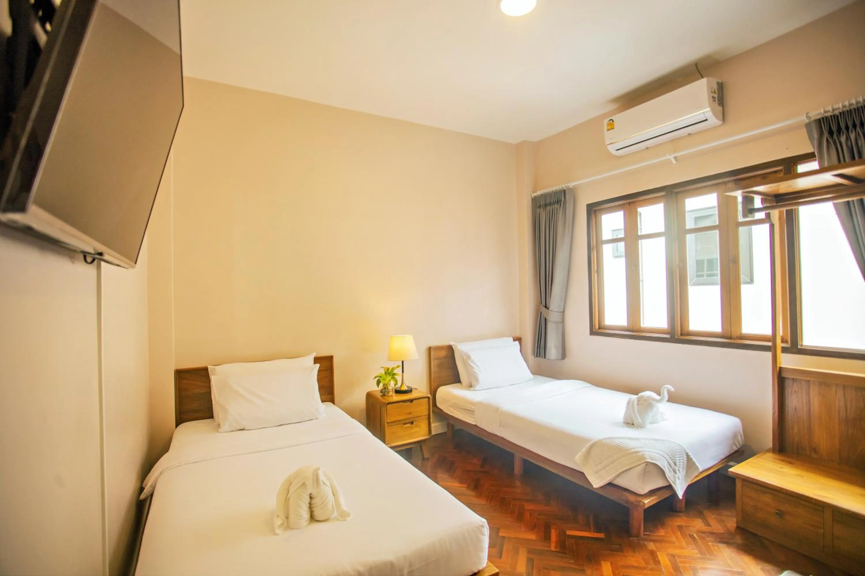Twin Room in Art house Old City
