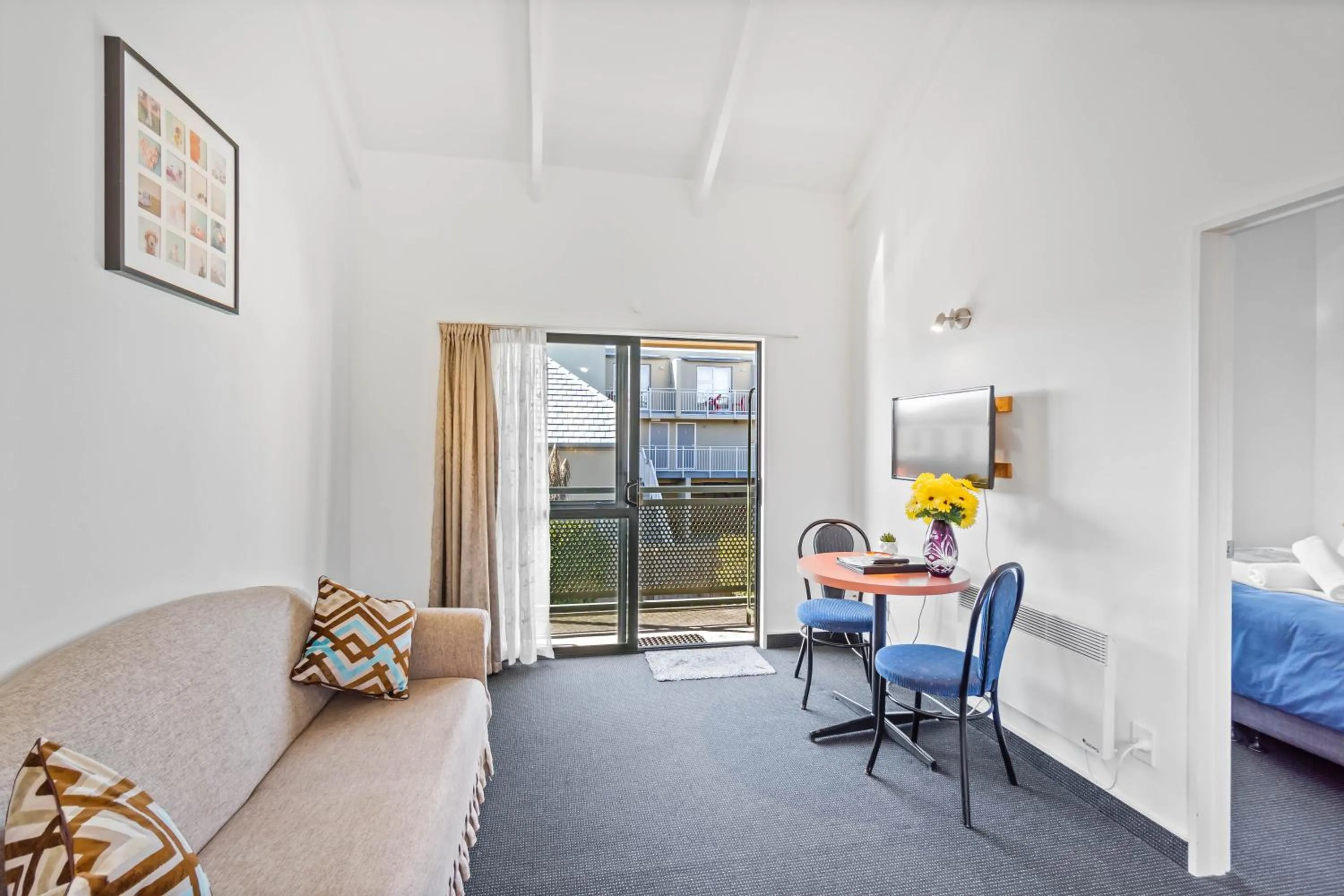 Patio, Bed in Ascot Vale Motor Lodge