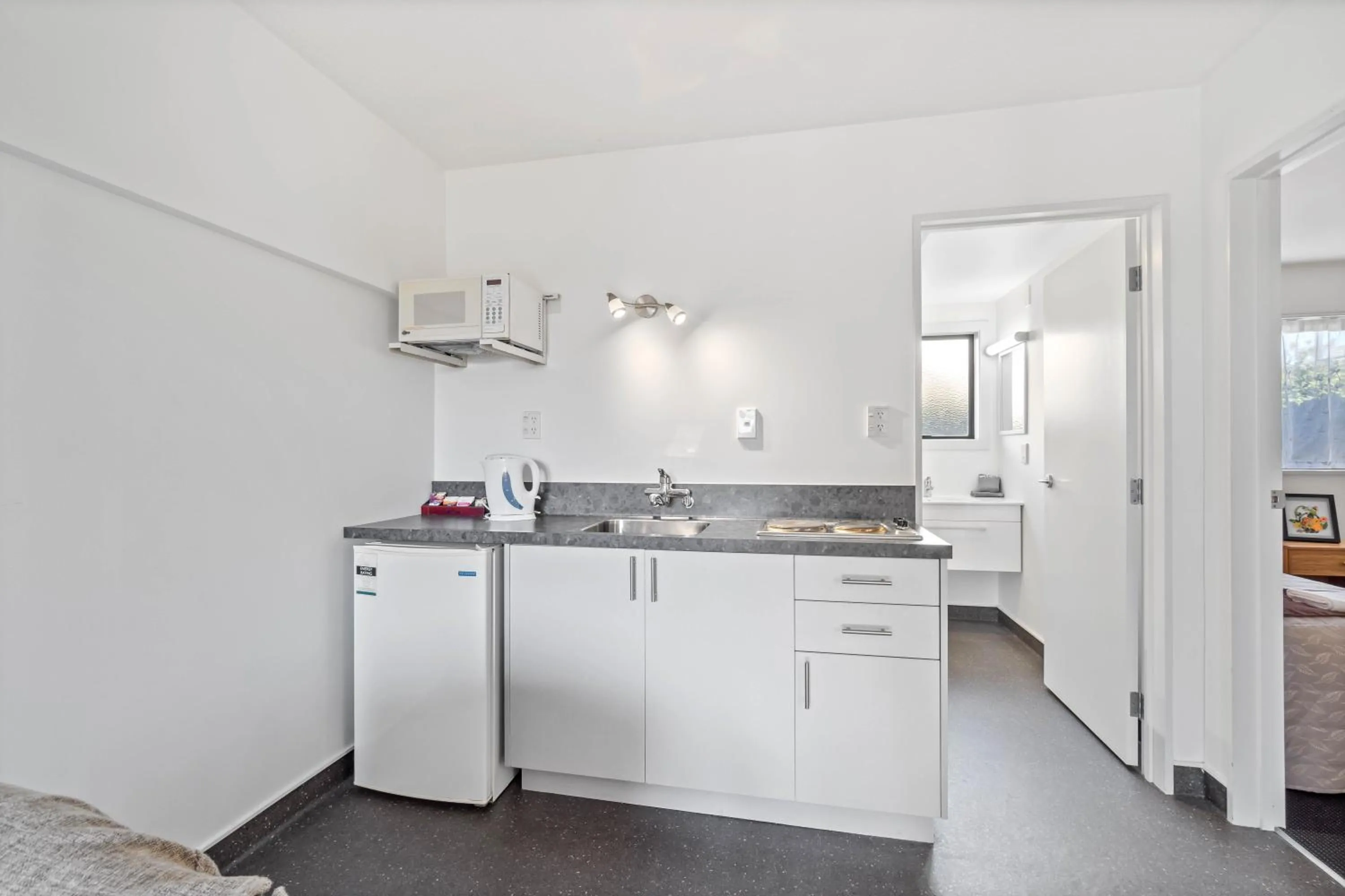 Kitchen or kitchenette in Ascot Vale Motor Lodge