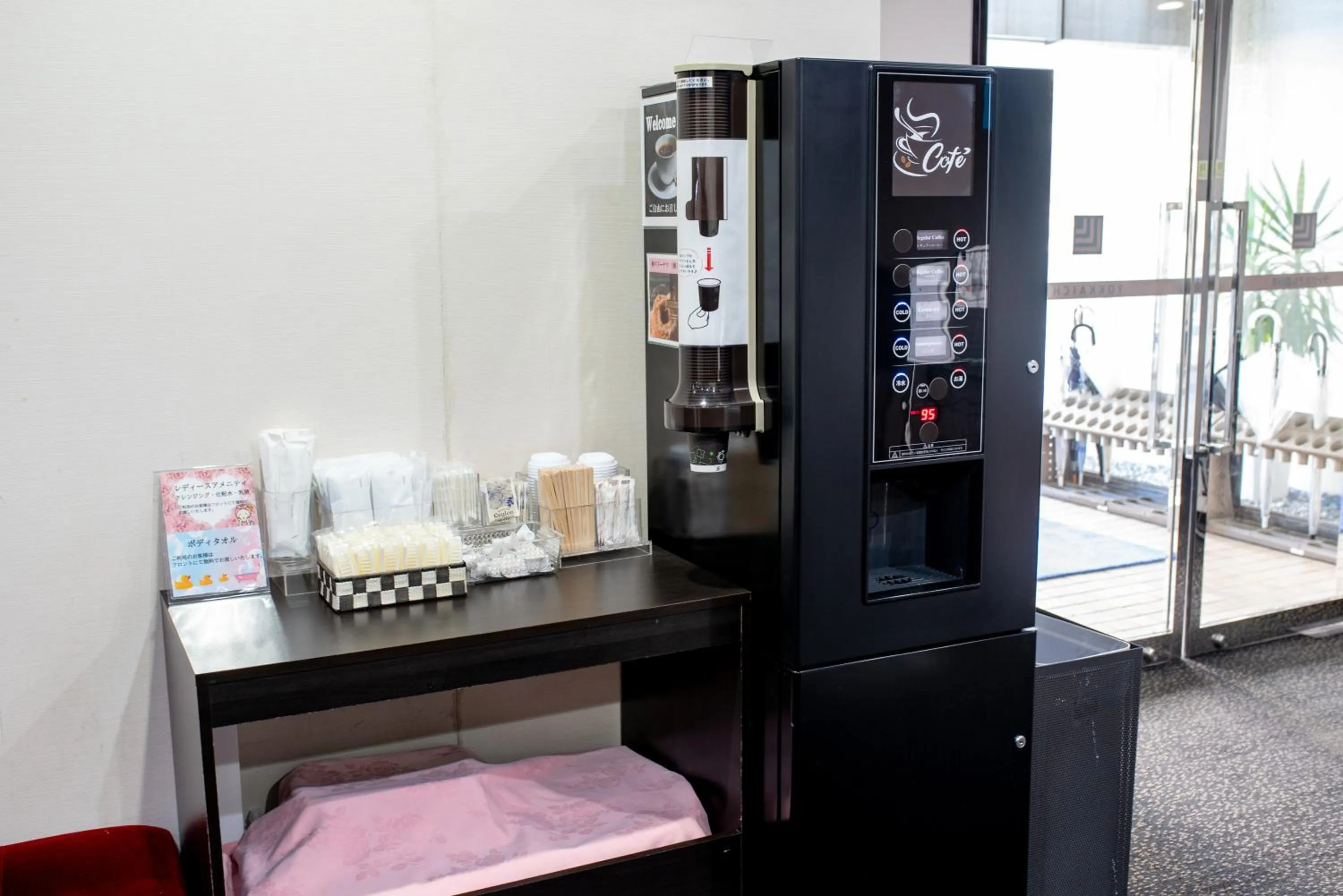 Coffee/tea facilities in le Lac Hotel Yokkaichi