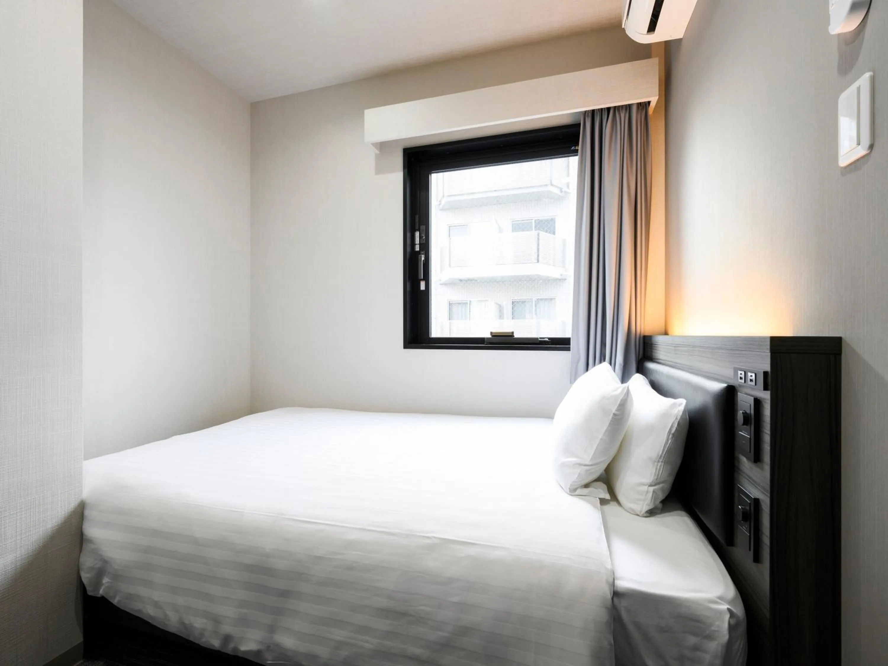 Photo of the whole room, Bed in HOTEL NOIR Kagoshima Chuo Station