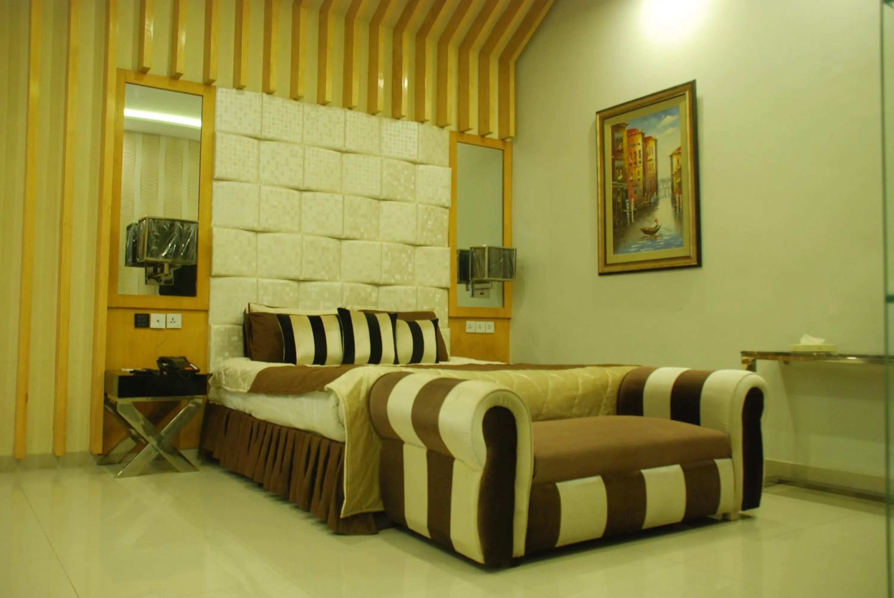 Photo of the whole room in Hilton Suites Lahore