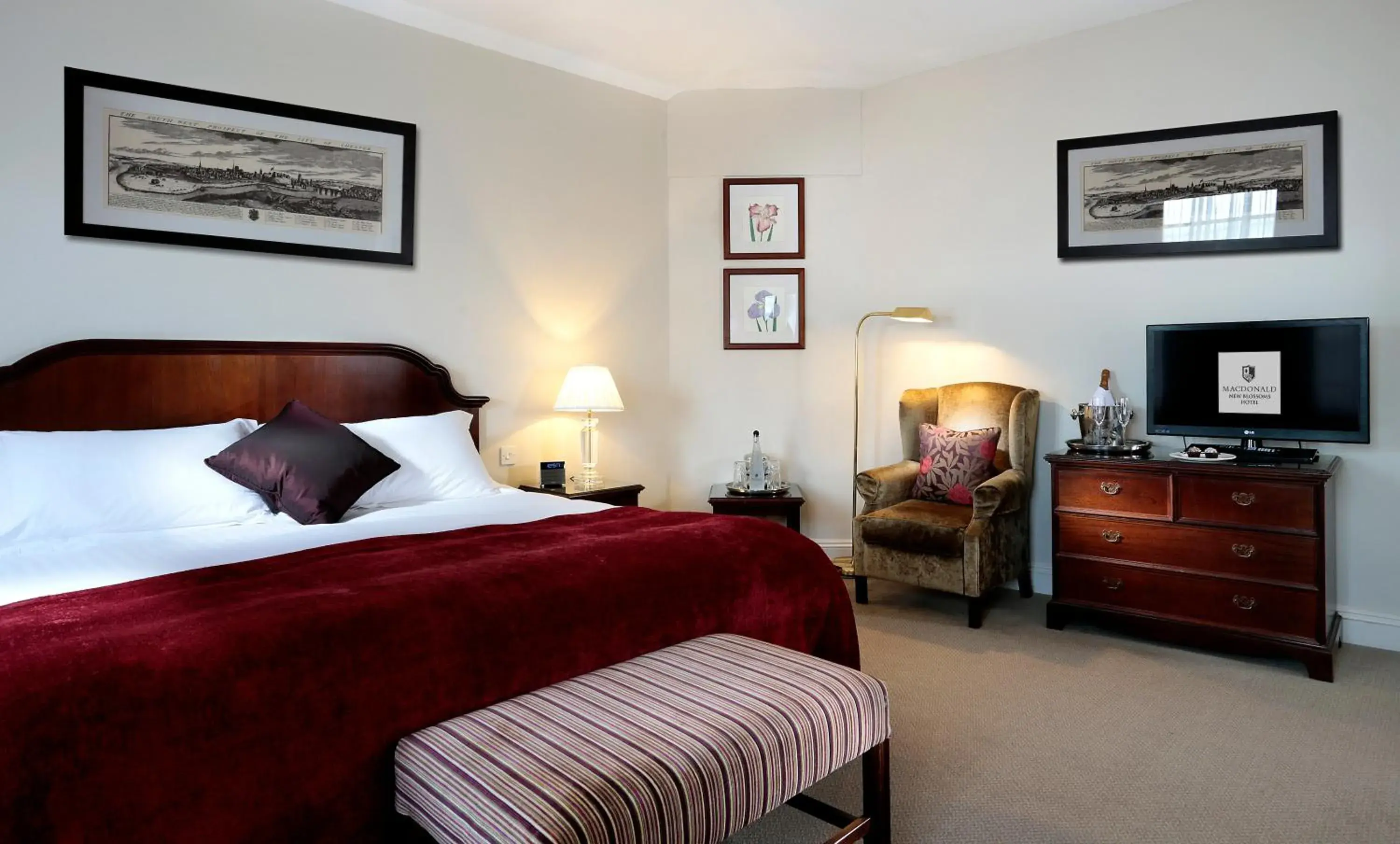 Photo of the whole room, Bed in Macdonald New Blossoms Hotel Chester Photo of the whole room, Bed in Macdonald New Blossoms Hotel Chester