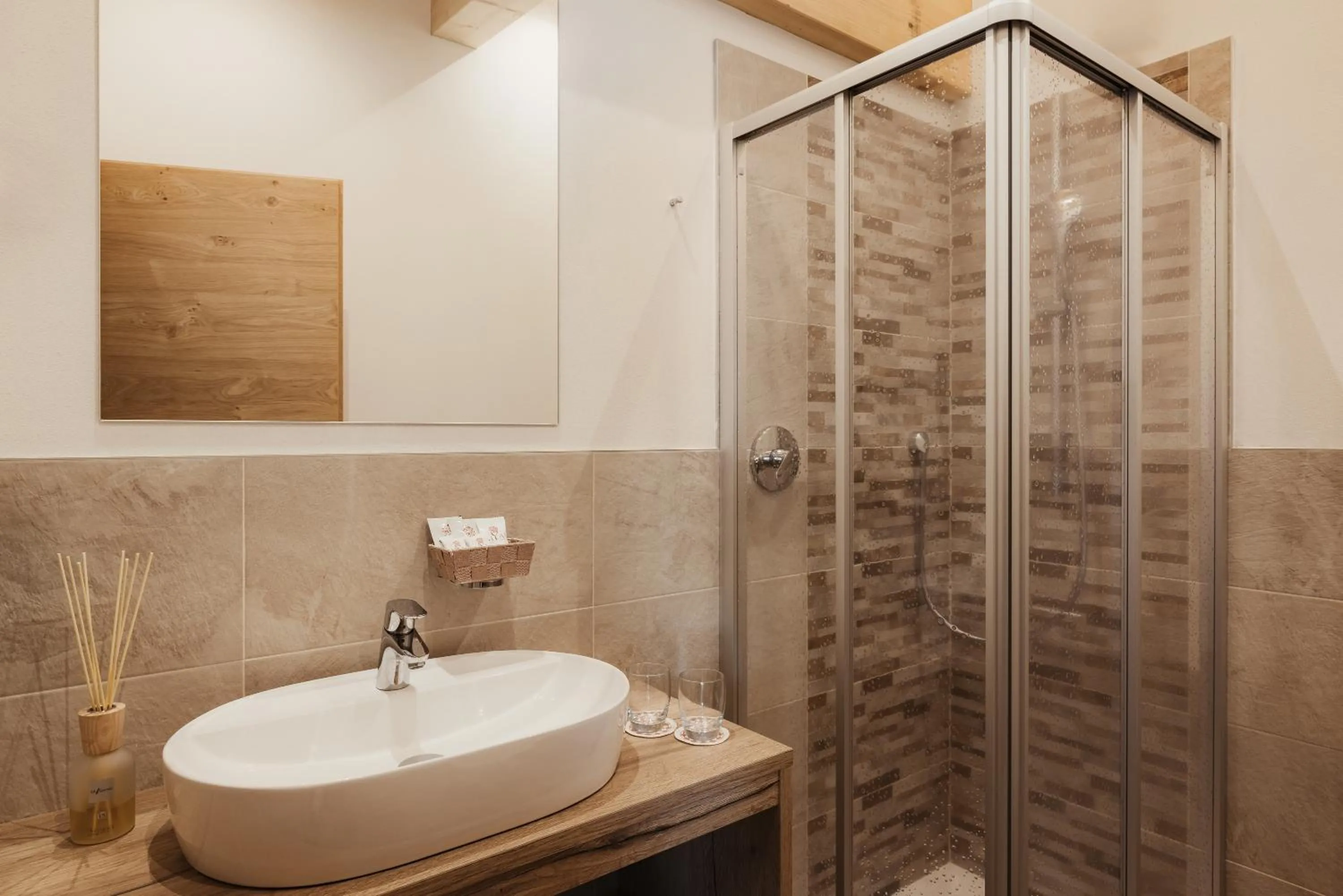 Shower in Hotel Monte Cherz