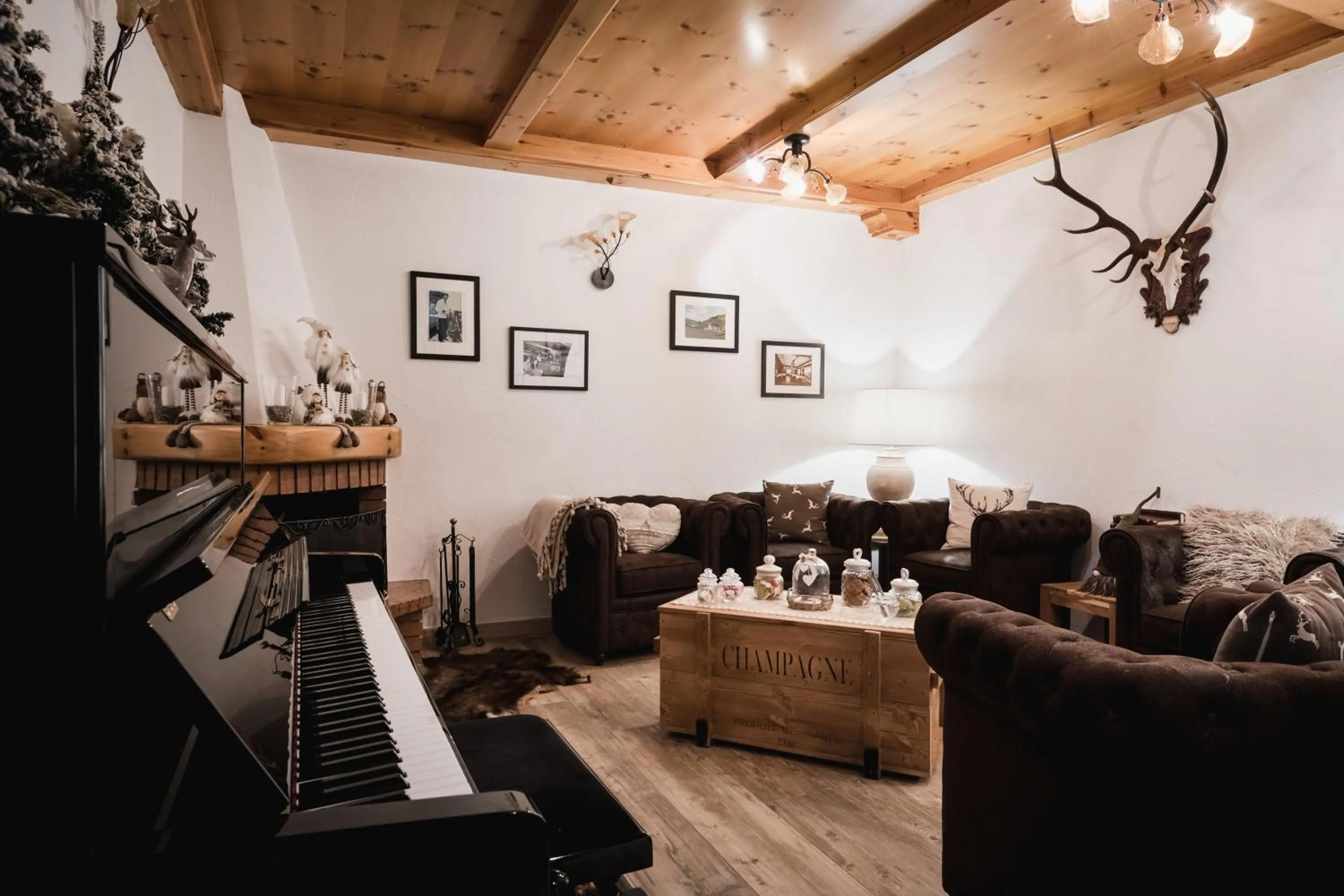Lounge or bar in Hotel Monte Cherz