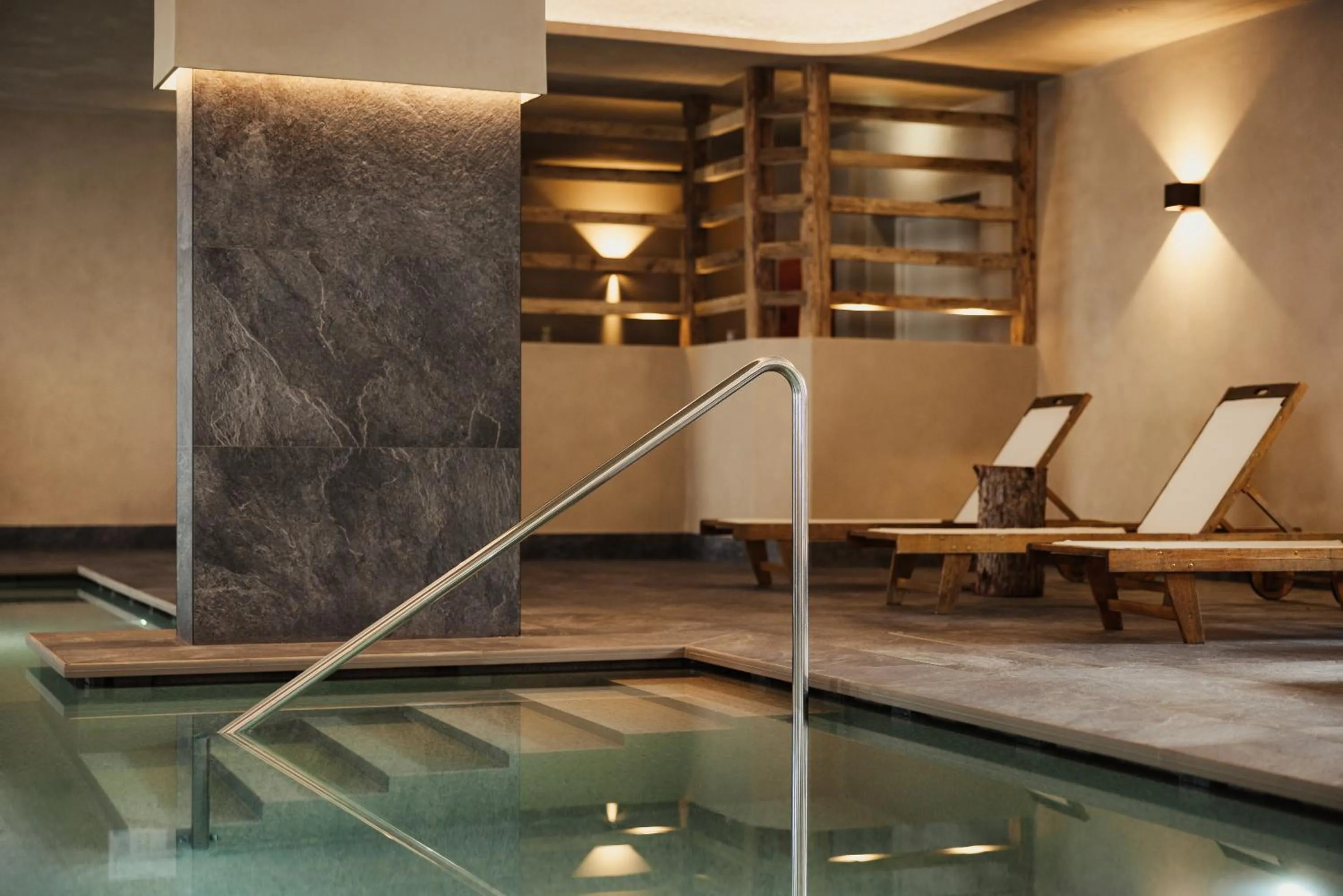 Swimming pool in Hotel Monte Cherz