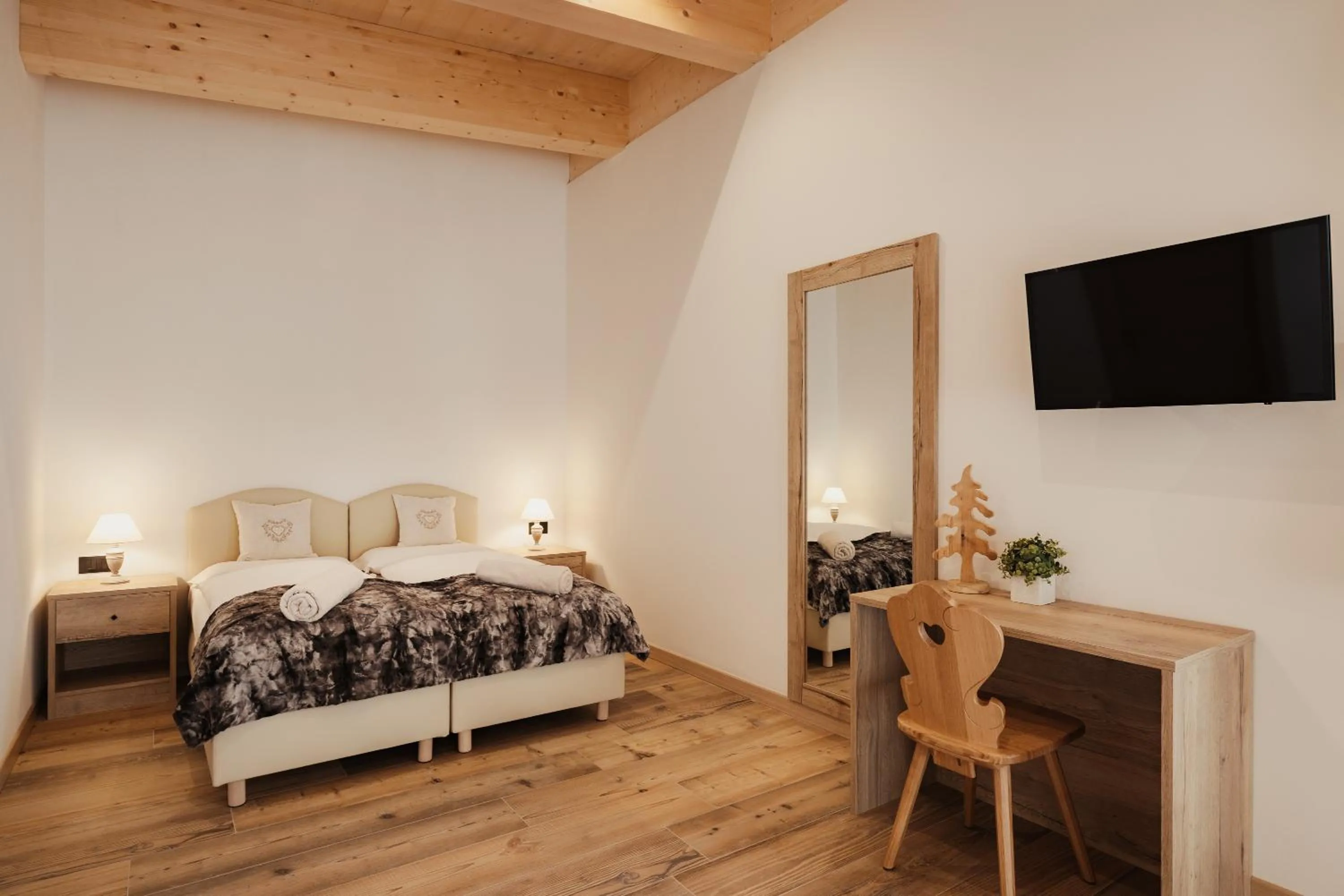 Bedroom, Bed in Hotel Monte Cherz