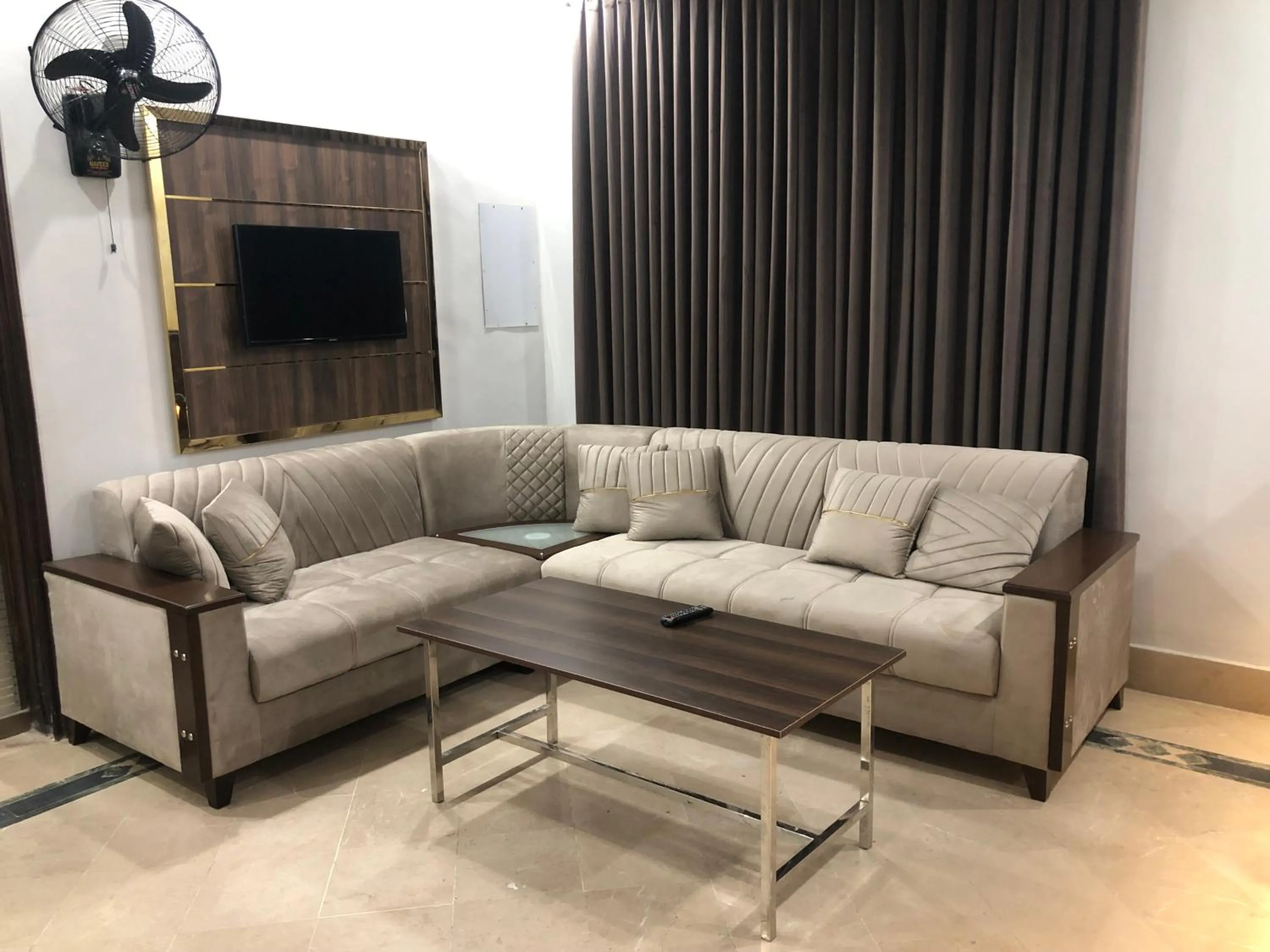 Deluxe Family Room in Hotel Five Season Lahore