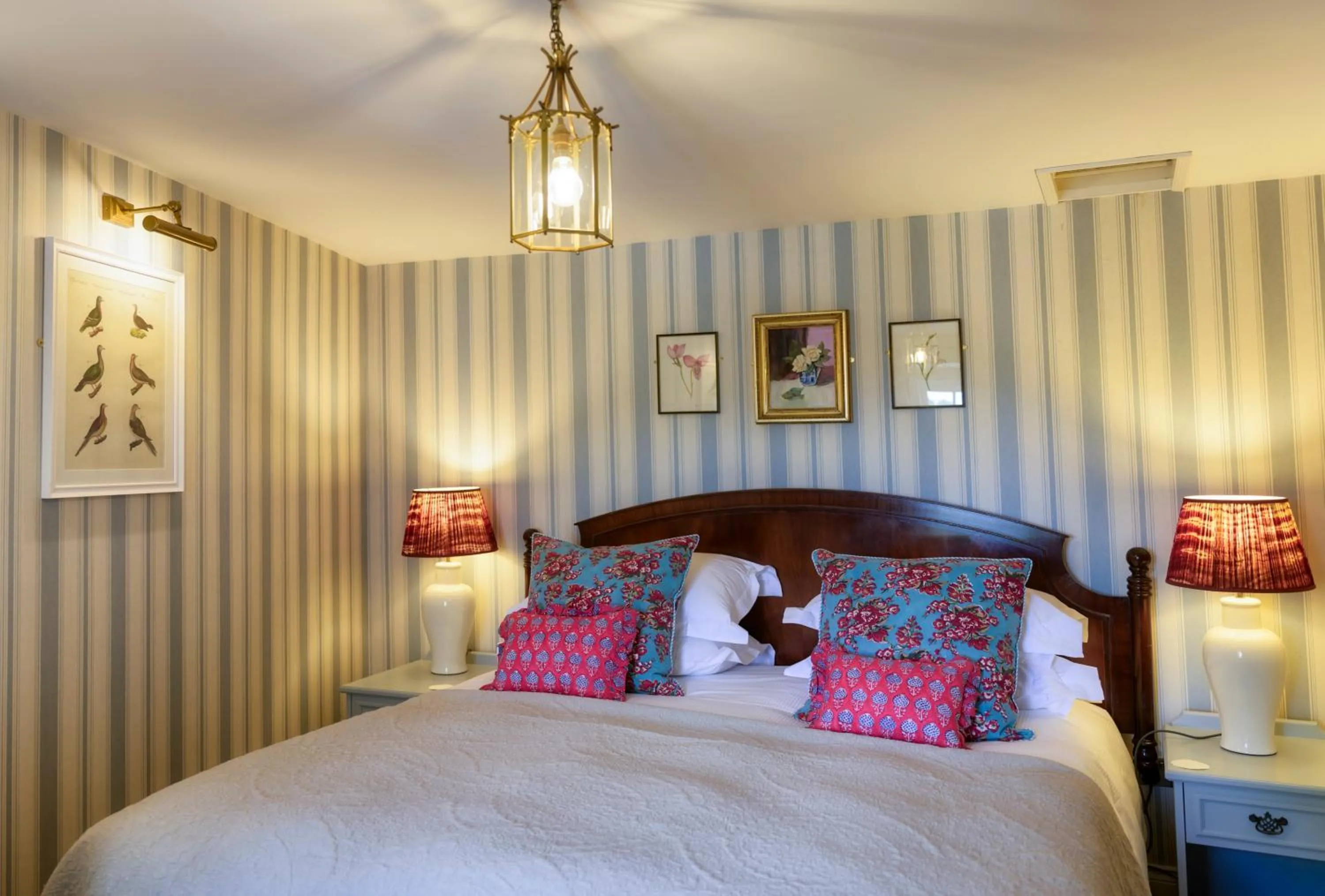 Bed in George and Dragon Clifton