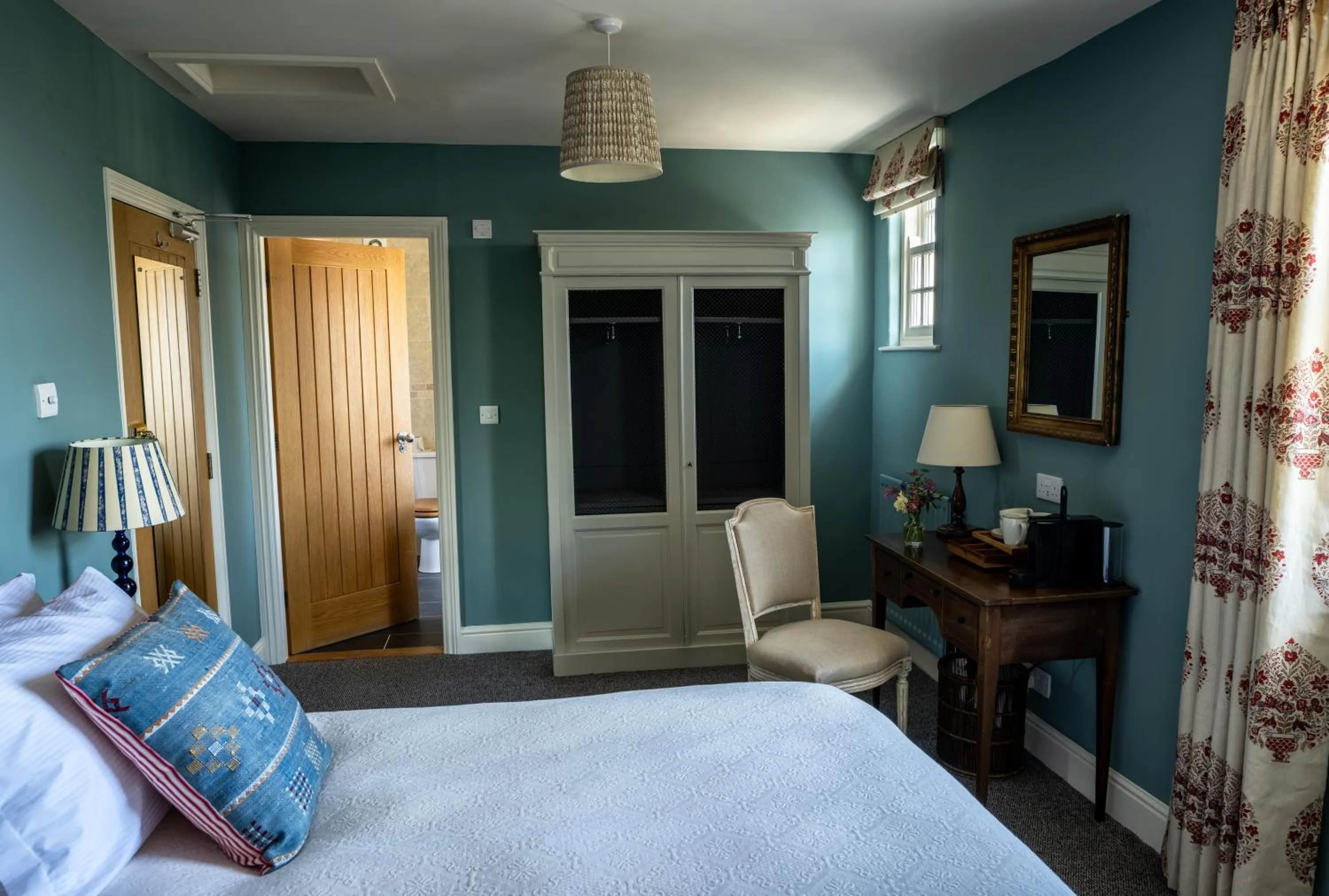 Bedroom, Bed in George and Dragon Clifton